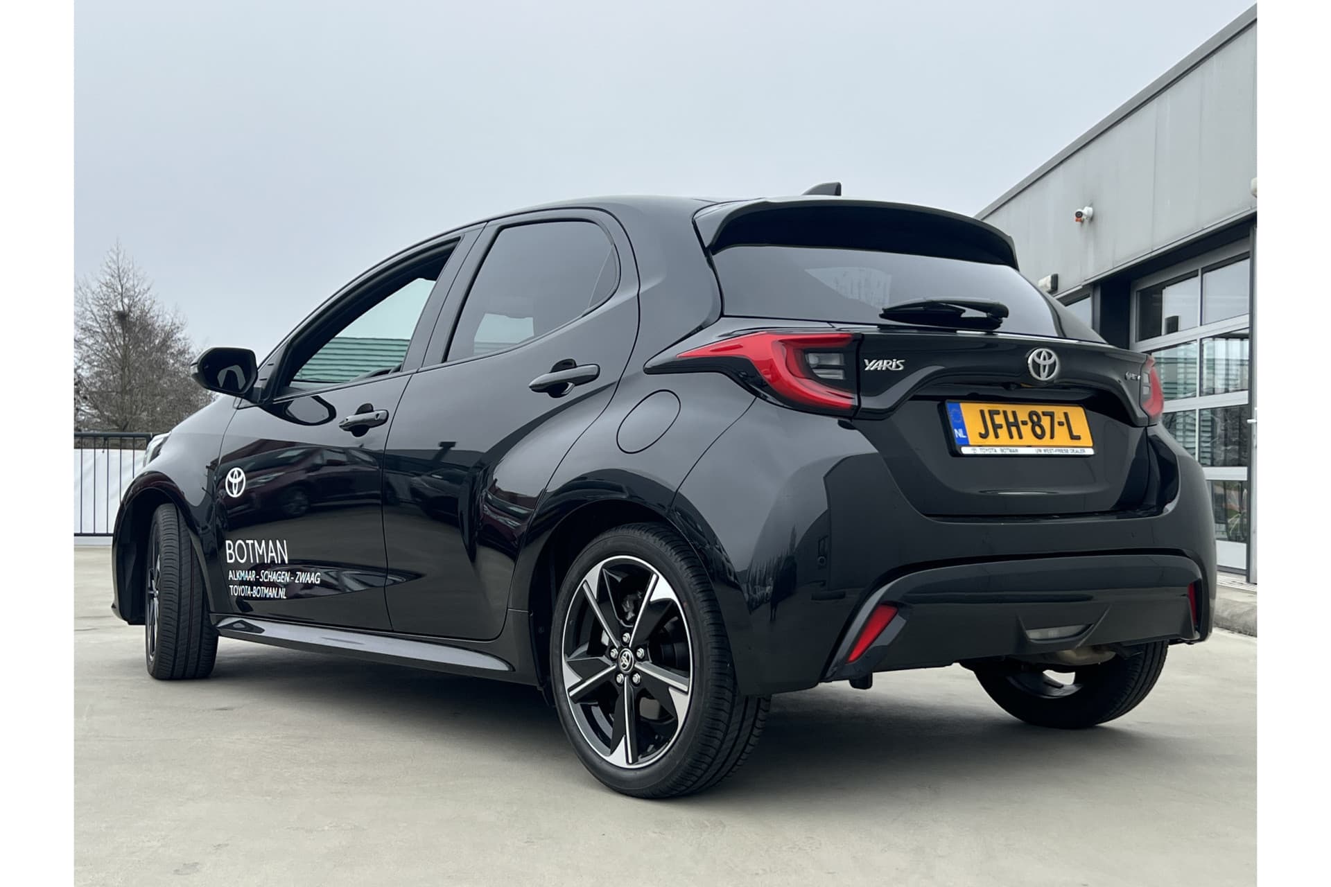 Toyota Yaris 1.5 Hybrid 130 Executive thumbnail 9