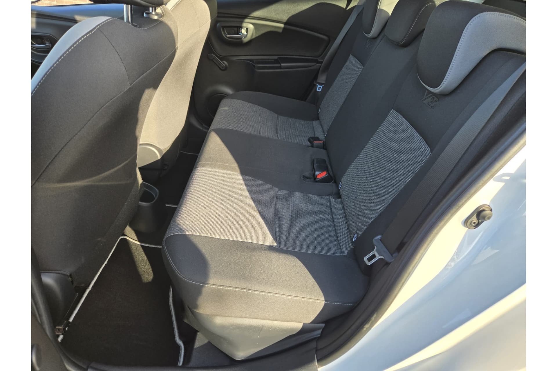 Toyota Yaris 1.5 Hybrid Y20 Exclusive Edition, Trekhaak, Stoel Verwarming thumbnail 12