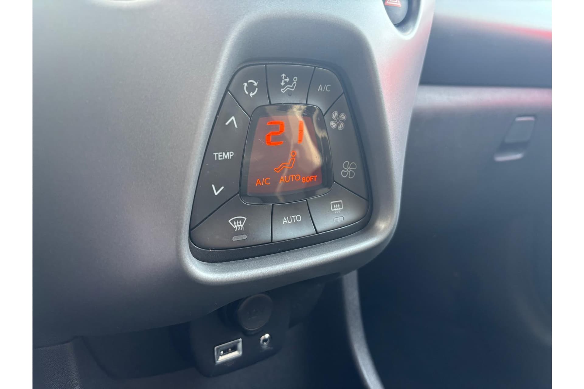 Toyota Aygo 1.0 Vvt-I X-Joy Apple Carplay thumbnail 11