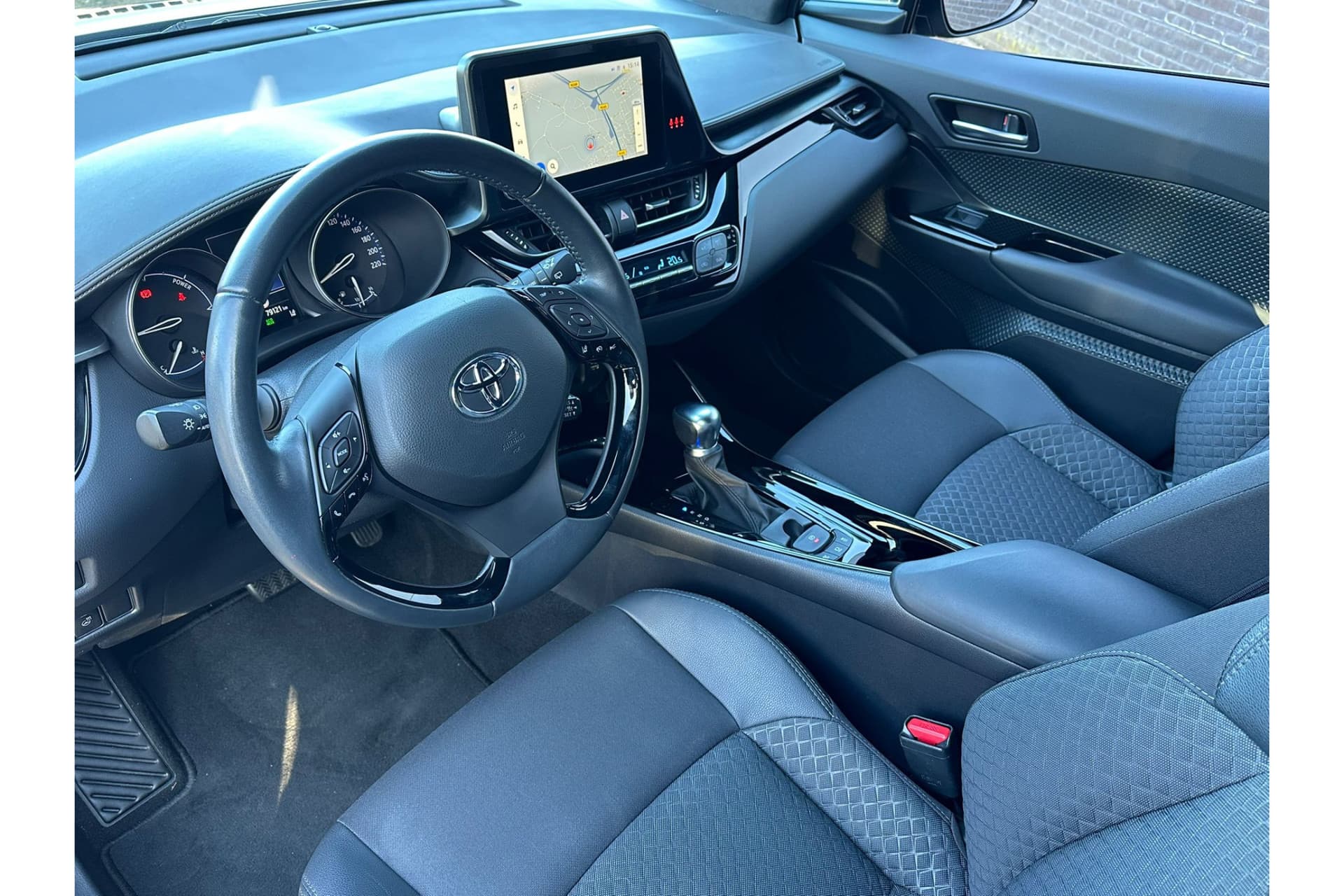 Toyota C-HR 2.0 Hybrid Style thumbnail 6