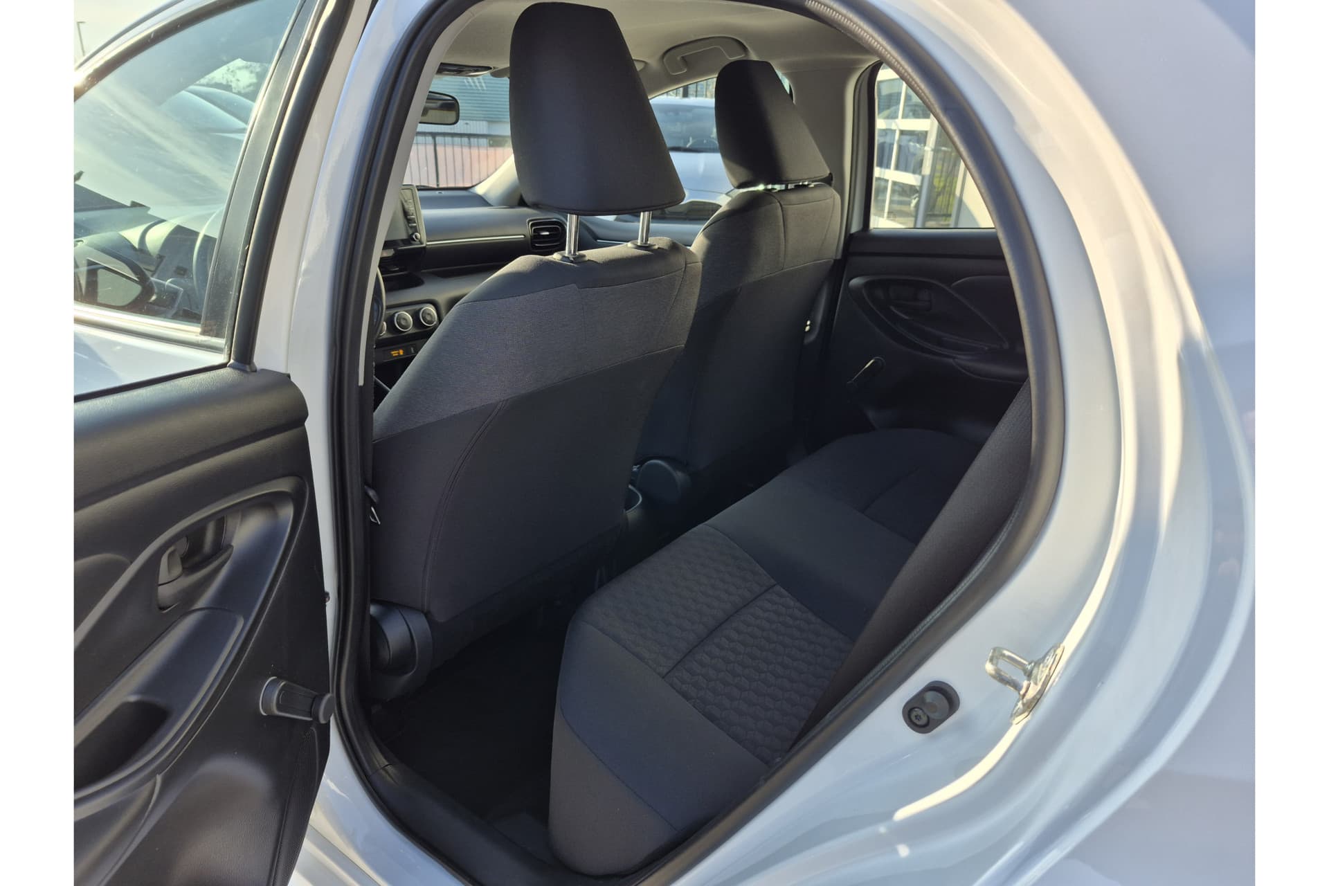 Toyota Yaris 1.0 Vvt-I Active thumbnail 10