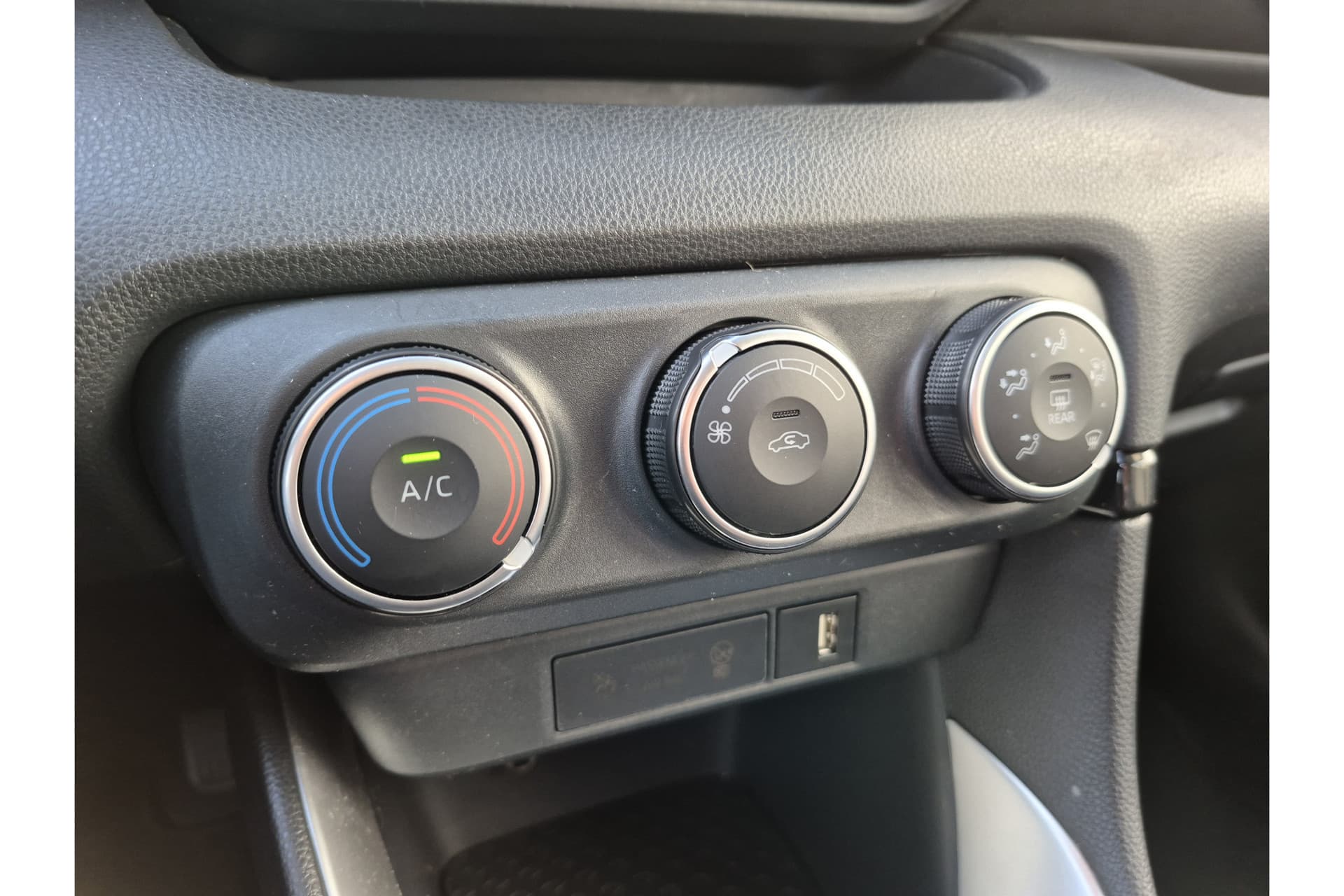 Toyota Yaris 1.0 Vvt-I Active thumbnail 6