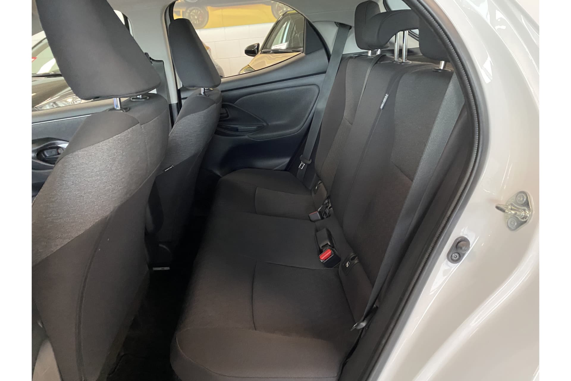 Toyota Yaris 1.5 Hybrid Dynamic thumbnail 13