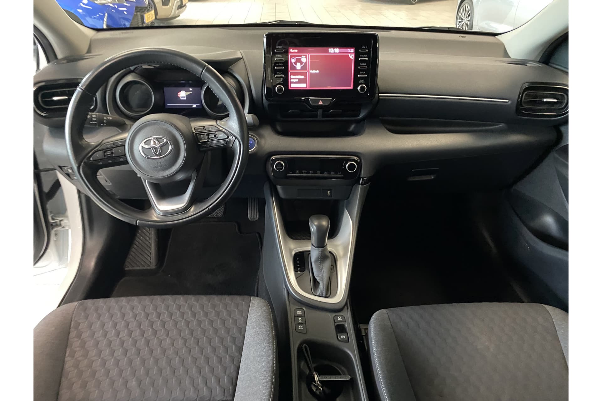 Toyota Yaris 1.5 Hybrid Dynamic thumbnail 14