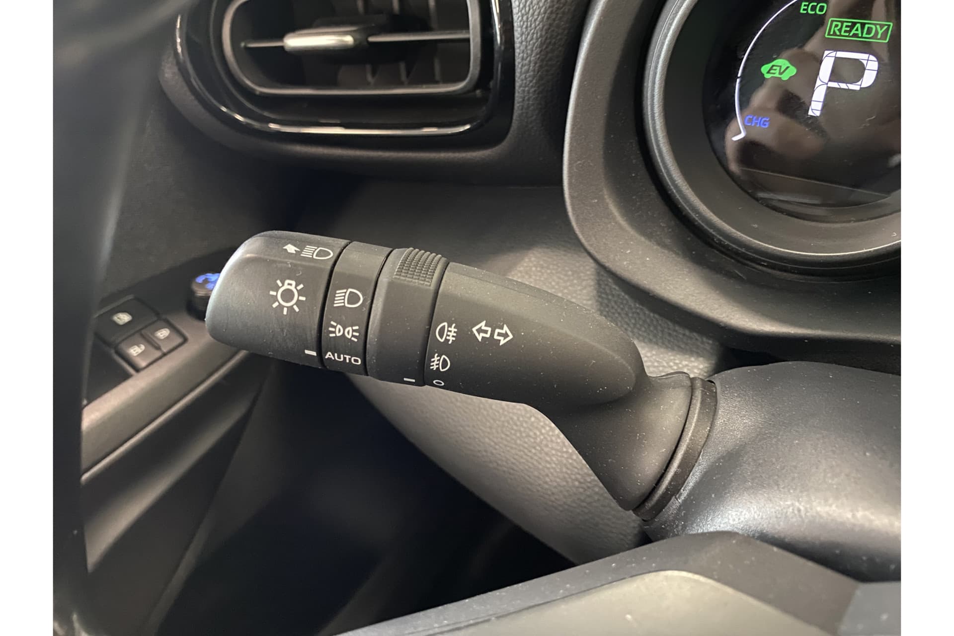 Toyota Yaris 1.5 Hybrid Dynamic thumbnail 18