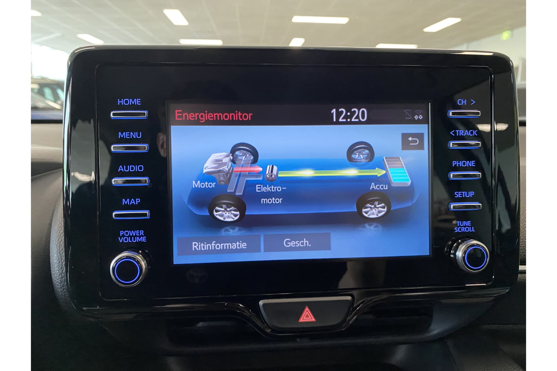 Toyota Yaris 1.5 Hybrid Dynamic thumbnail 24