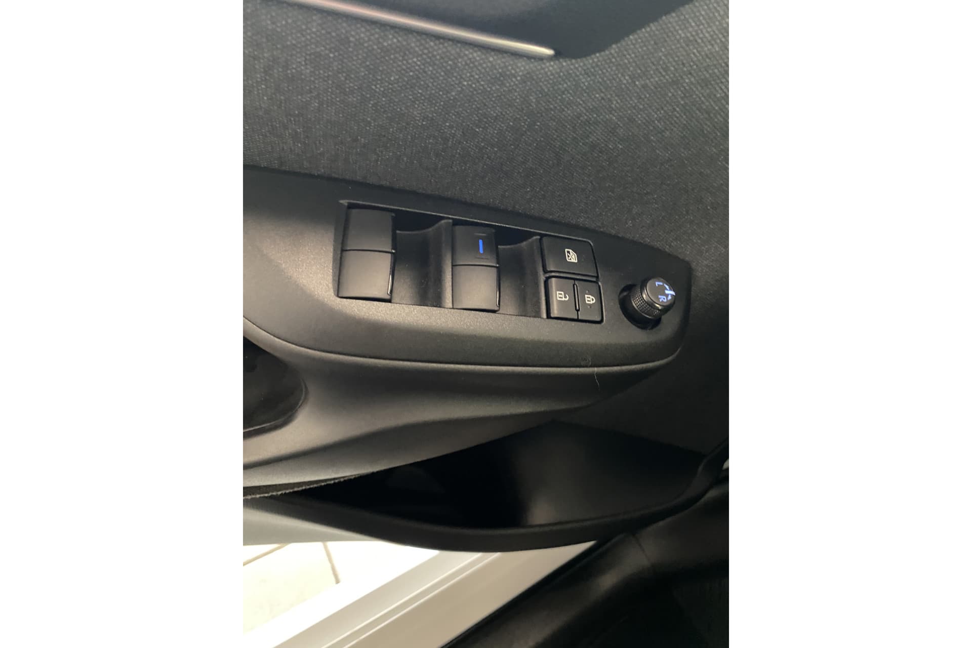 Toyota Yaris 1.5 Hybrid Dynamic thumbnail 27