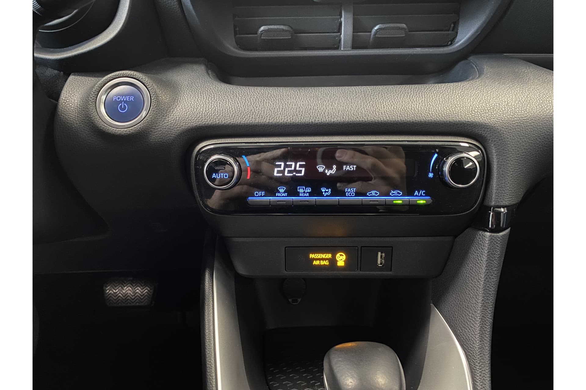 Toyota Yaris 1.5 Hybrid Dynamic thumbnail 28