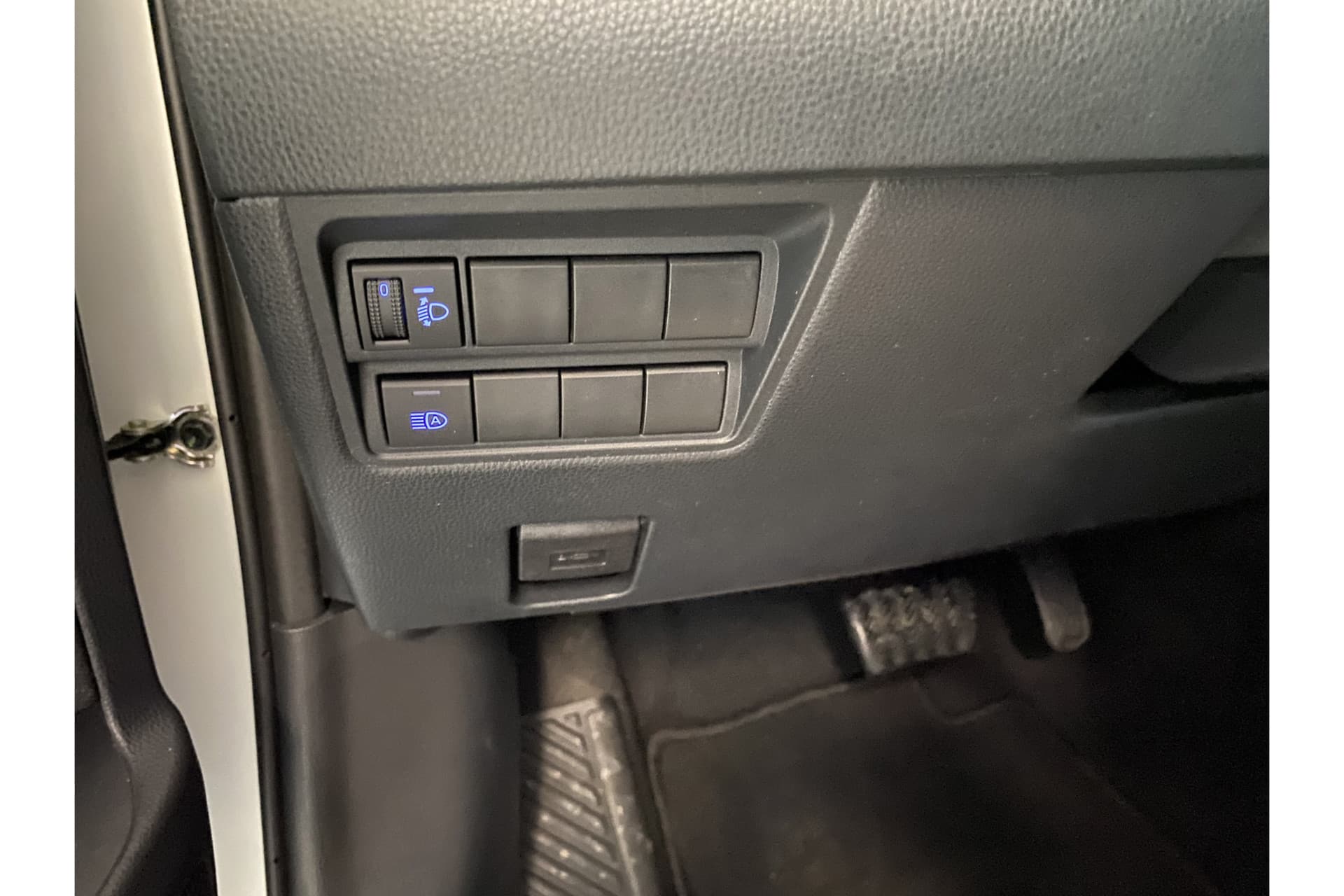 Toyota Yaris 1.5 Hybrid Dynamic thumbnail 29