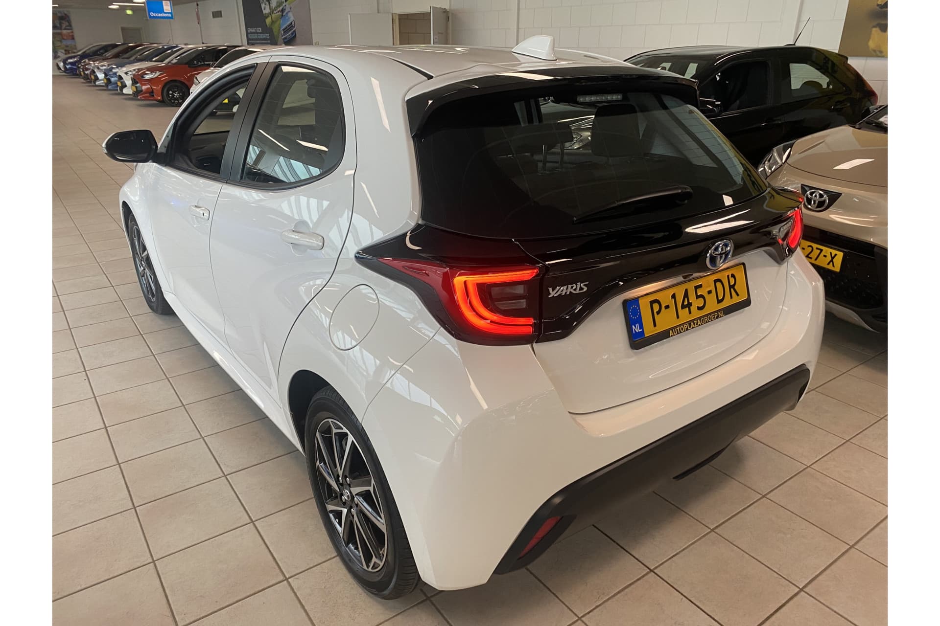 Toyota Yaris 1.5 Hybrid Dynamic thumbnail 3