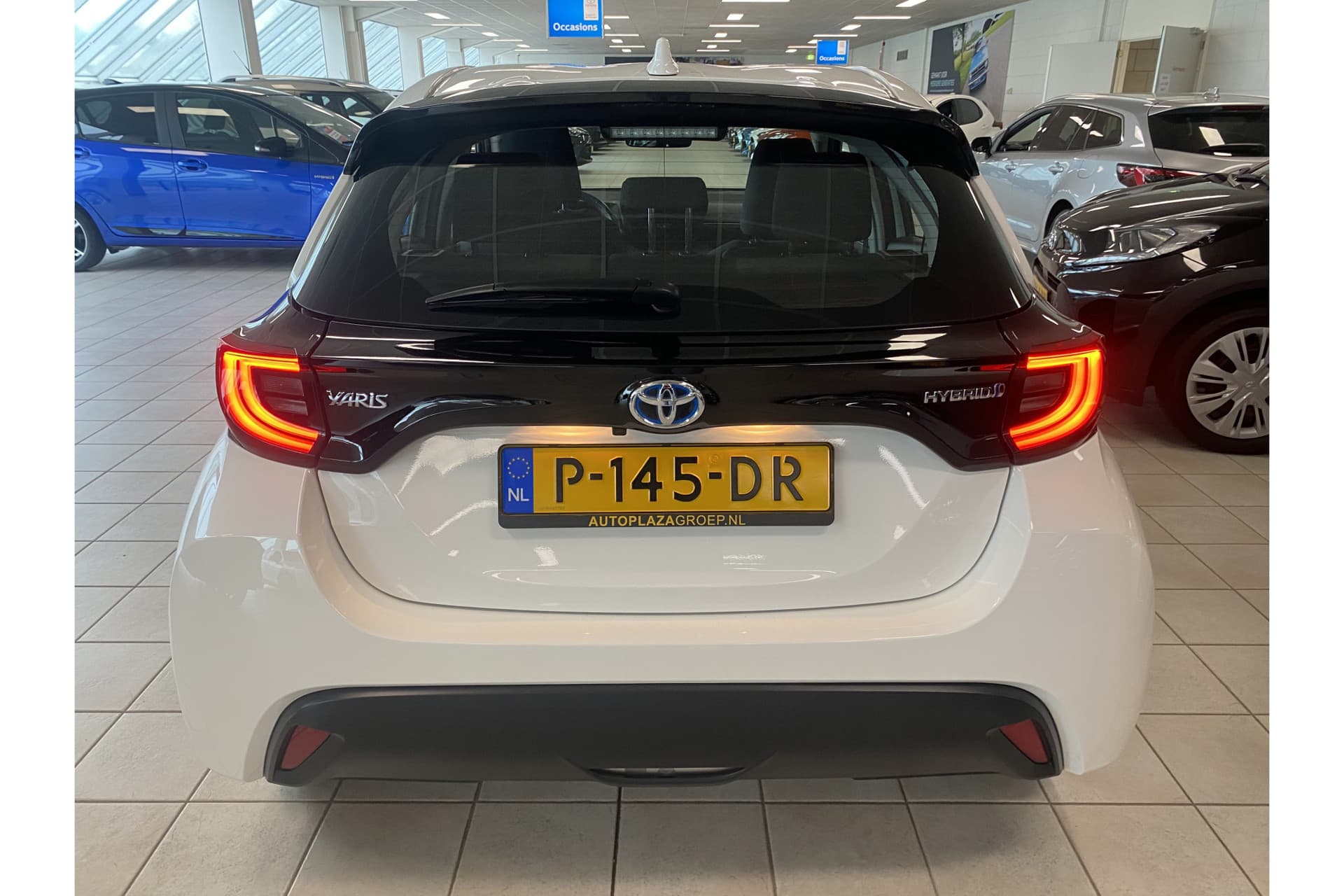 Toyota Yaris 1.5 Hybrid Dynamic thumbnail 4