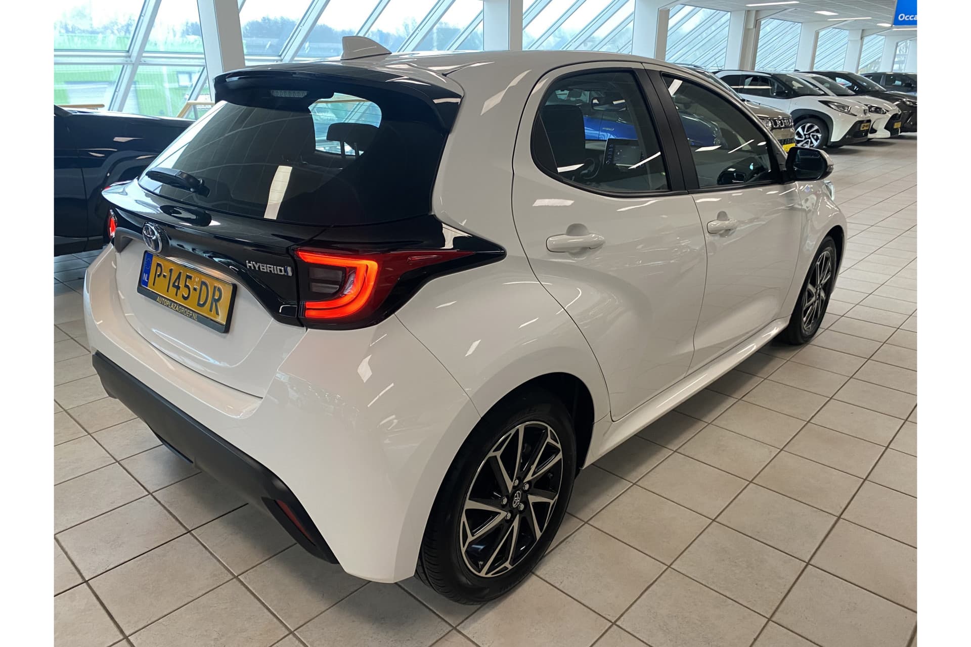 Toyota Yaris 1.5 Hybrid Dynamic thumbnail 5