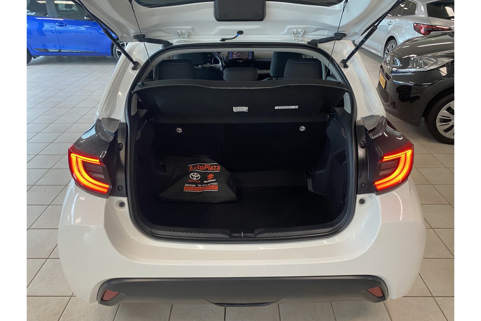 Toyota Yaris 1.5 Hybrid Dynamic thumbnail 6