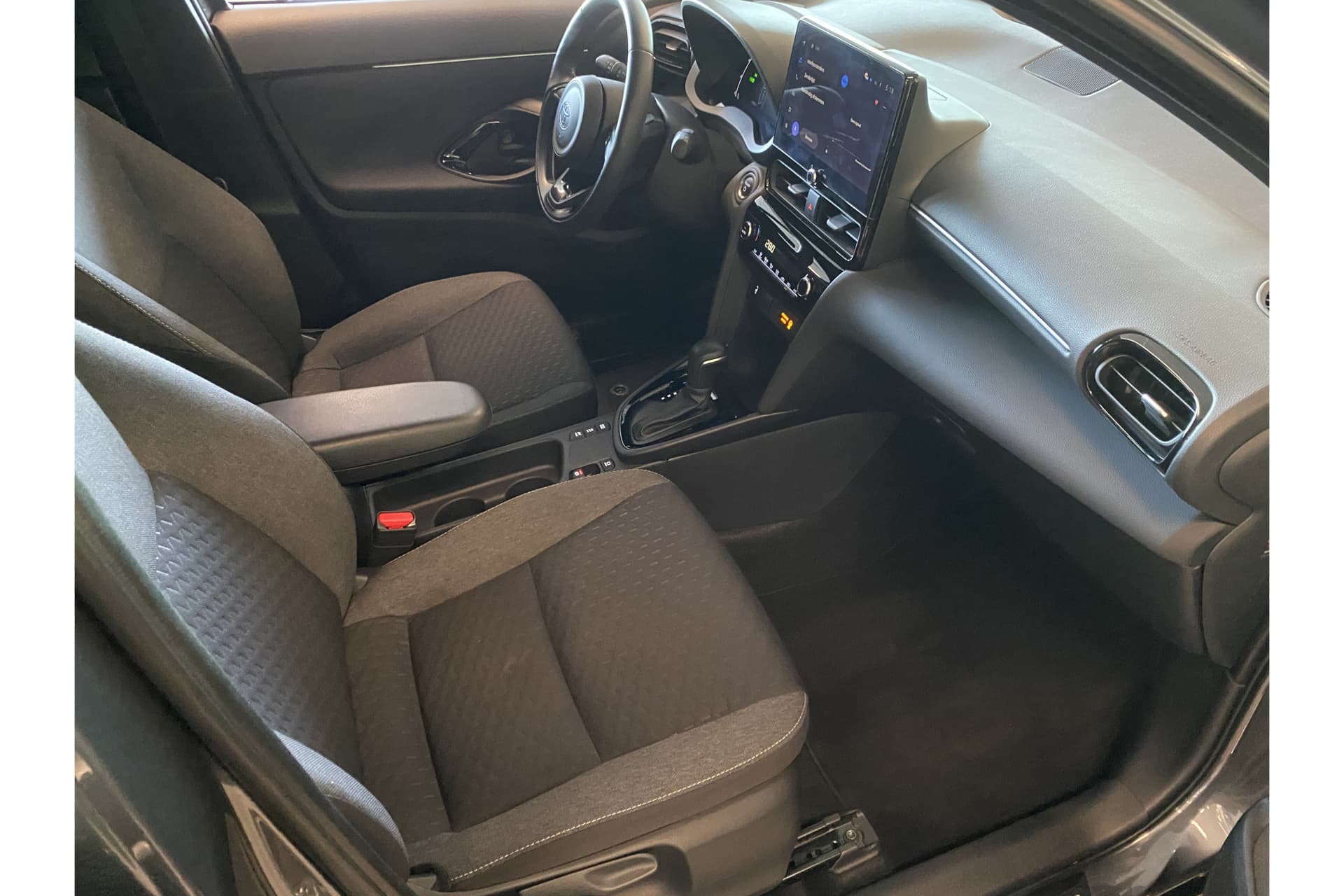 Toyota Yaris Cross 1.5 Hybrid 115 First Edition thumbnail 9