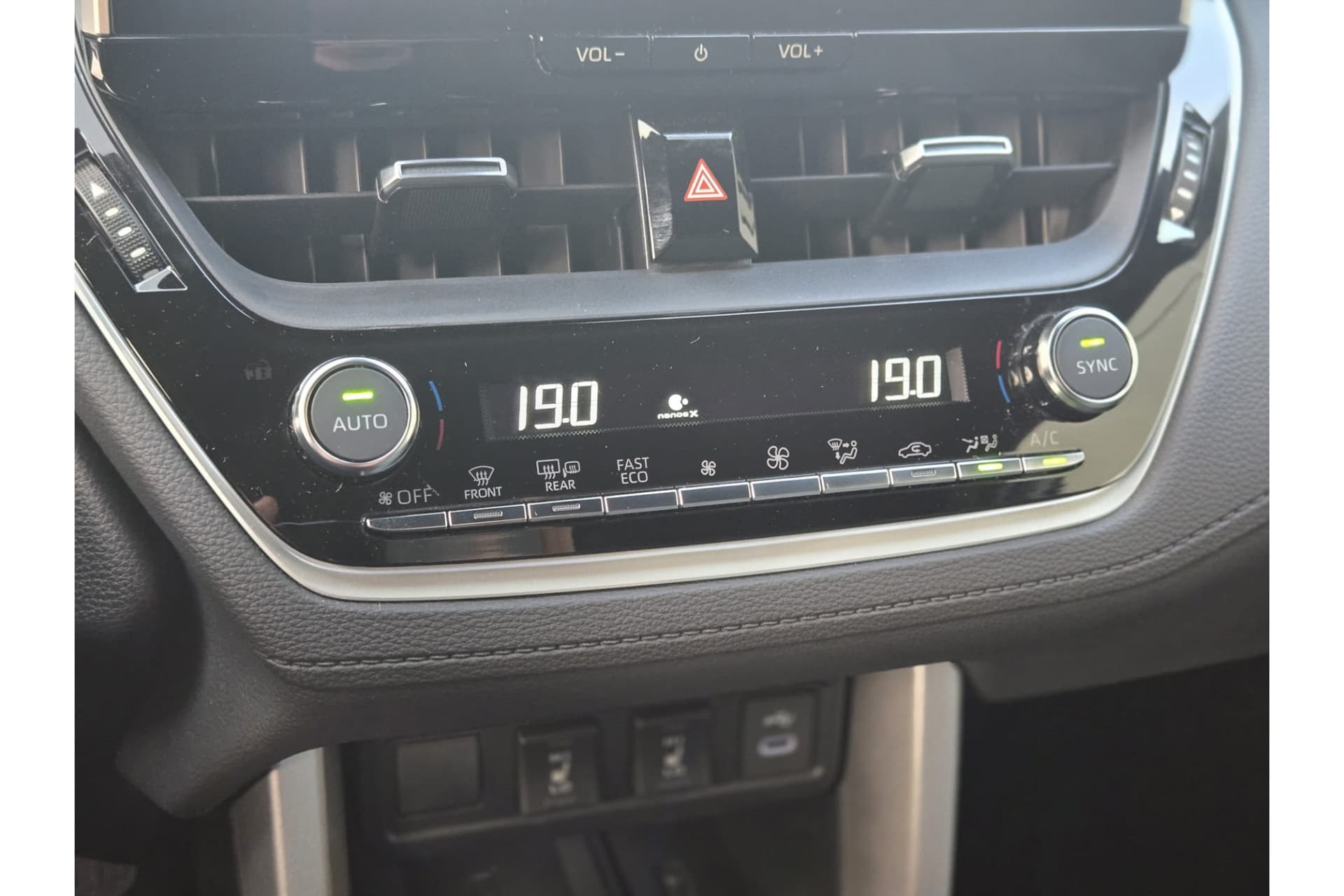 Toyota Corolla Cross Hybrid 200 Style thumbnail 14