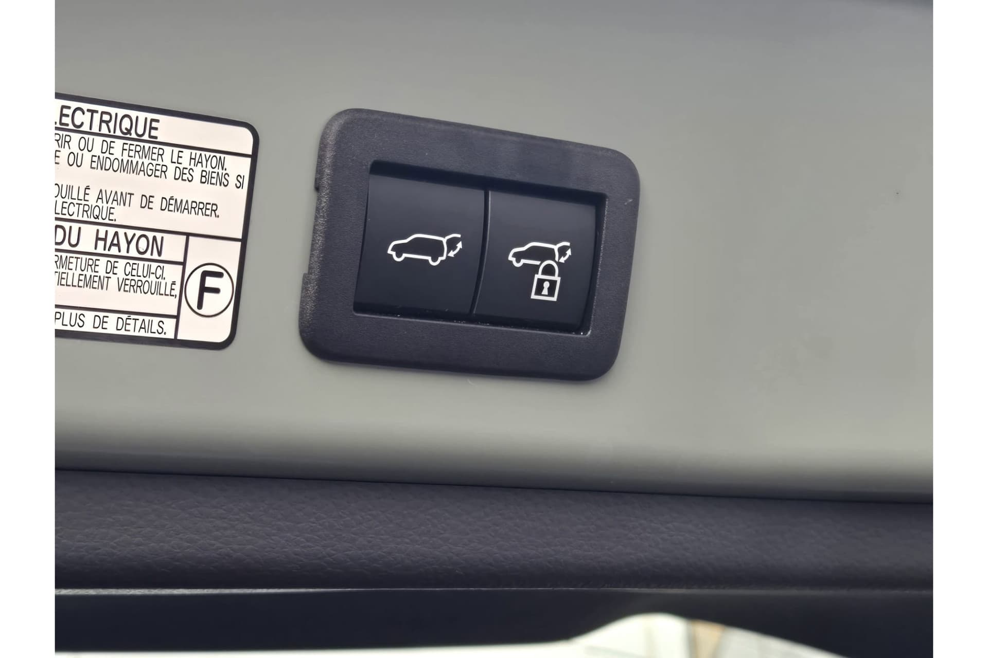 Toyota Corolla Cross Hybrid 200 Style thumbnail 15