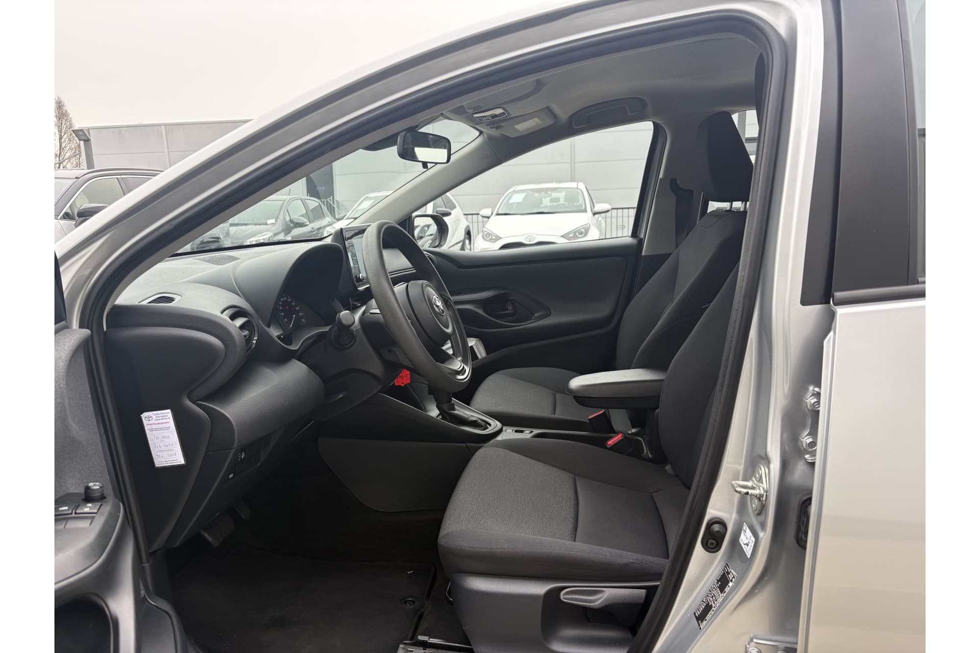 Toyota Yaris 1.5 Hybrid Active Limited thumbnail 10