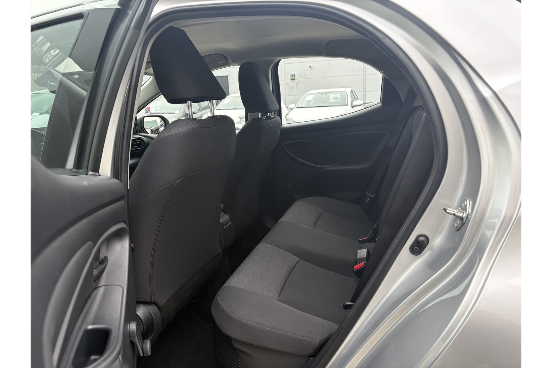 Toyota Yaris 1.5 Hybrid Active Limited thumbnail 11