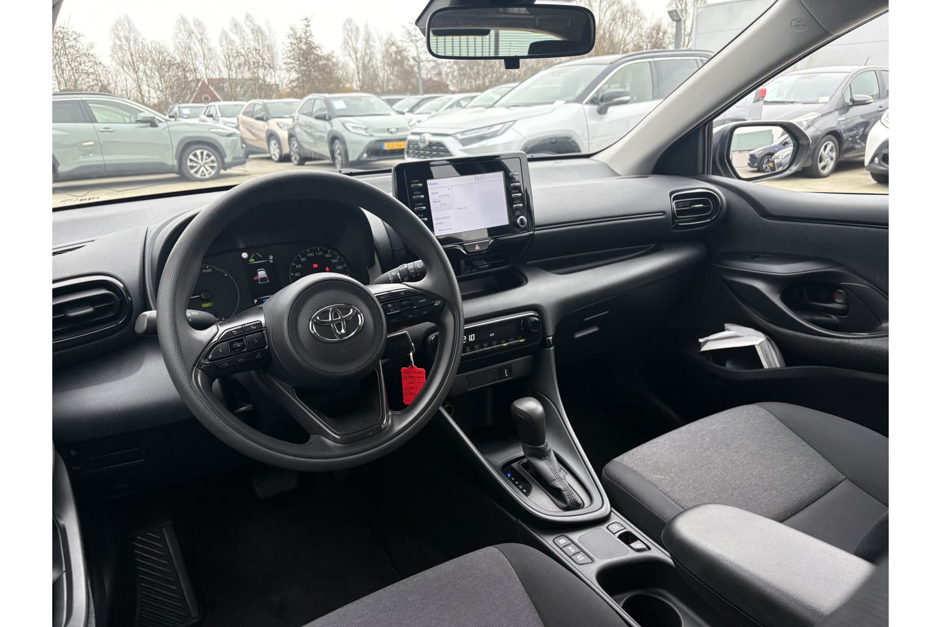 Toyota Yaris 1.5 Hybrid Active Limited thumbnail 12