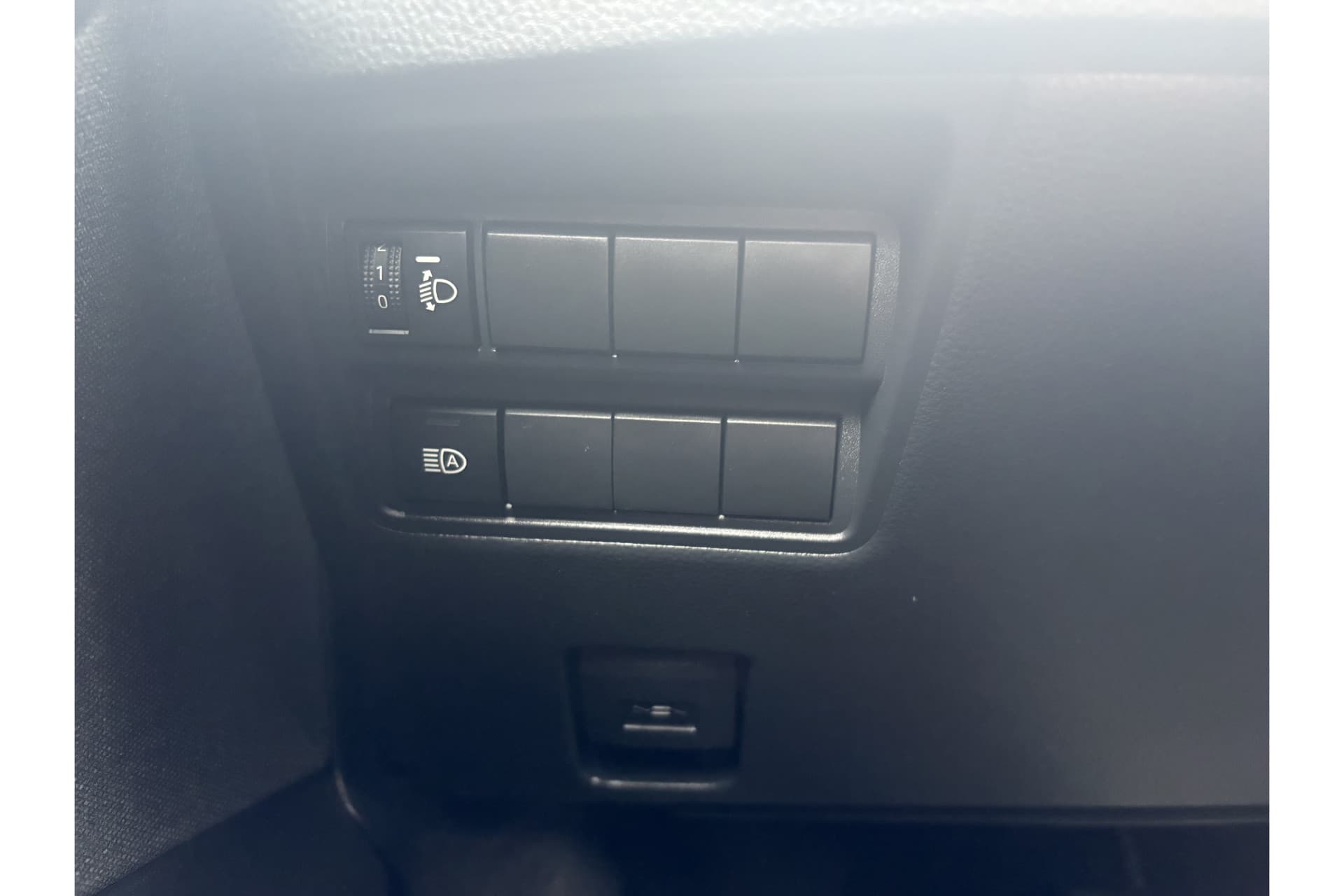 Toyota Yaris 1.5 Hybrid Active Limited thumbnail 7