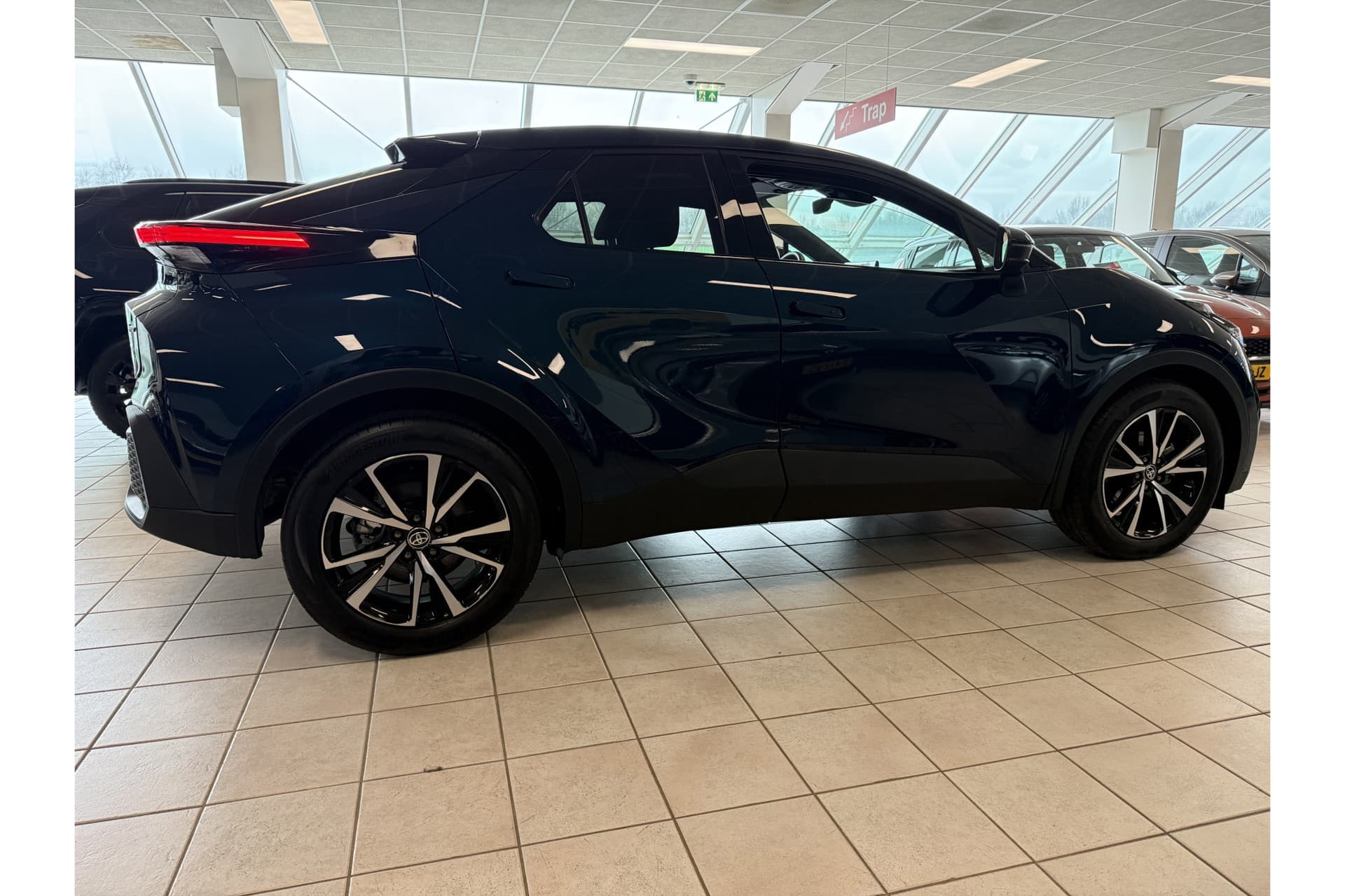 Toyota C-HR 1.8 Hybrid 140 Dynamic thumbnail 11