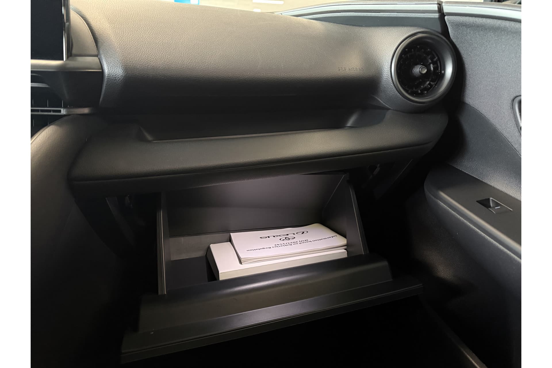 Toyota C-HR 1.8 Hybrid 140 Dynamic thumbnail 19