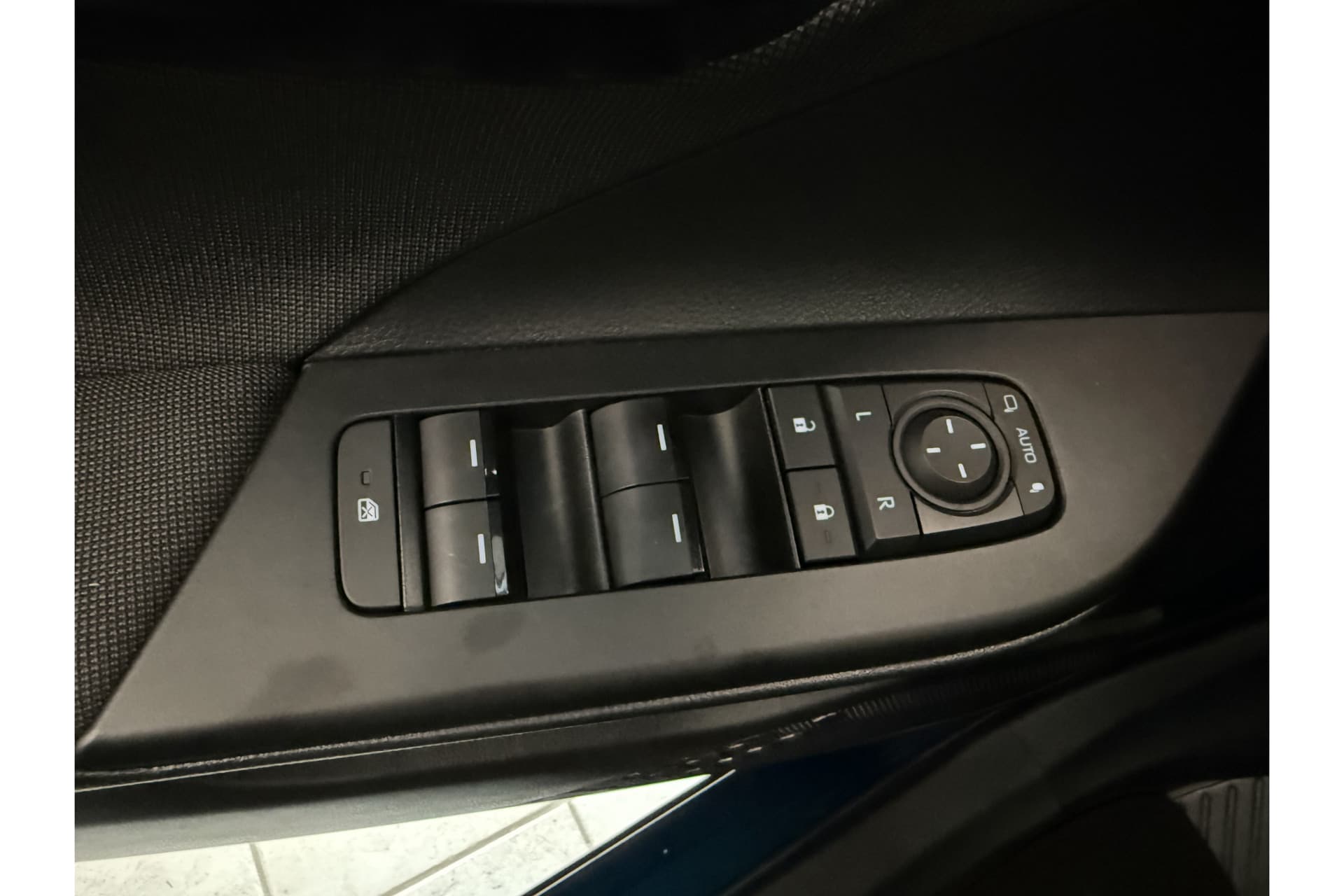 Toyota C-HR 1.8 Hybrid 140 Dynamic thumbnail 25