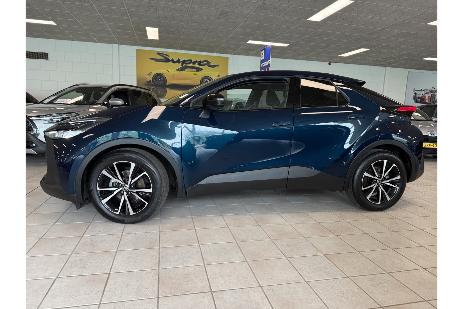 Toyota C-HR 1.8 Hybrid 140 Dynamic thumbnail 3