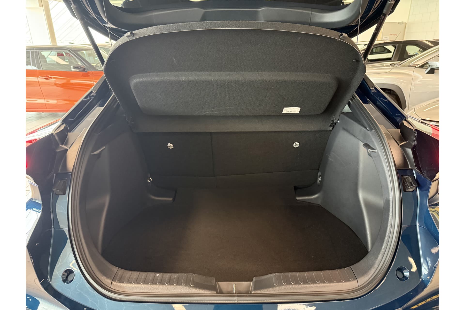 Toyota C-HR 1.8 Hybrid 140 Dynamic thumbnail 8