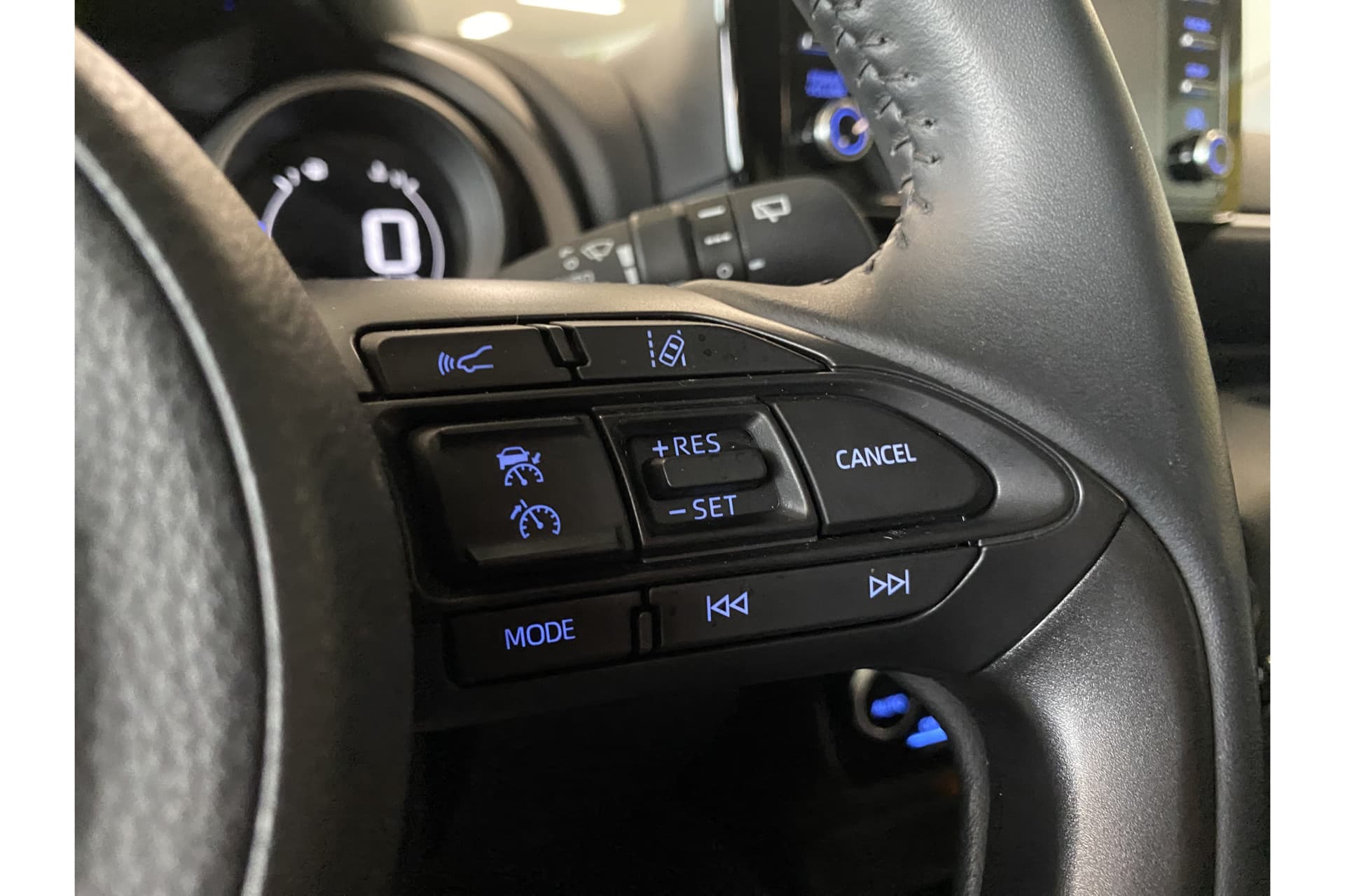 Toyota Yaris 1.5 Hybrid Dynamic thumbnail 14