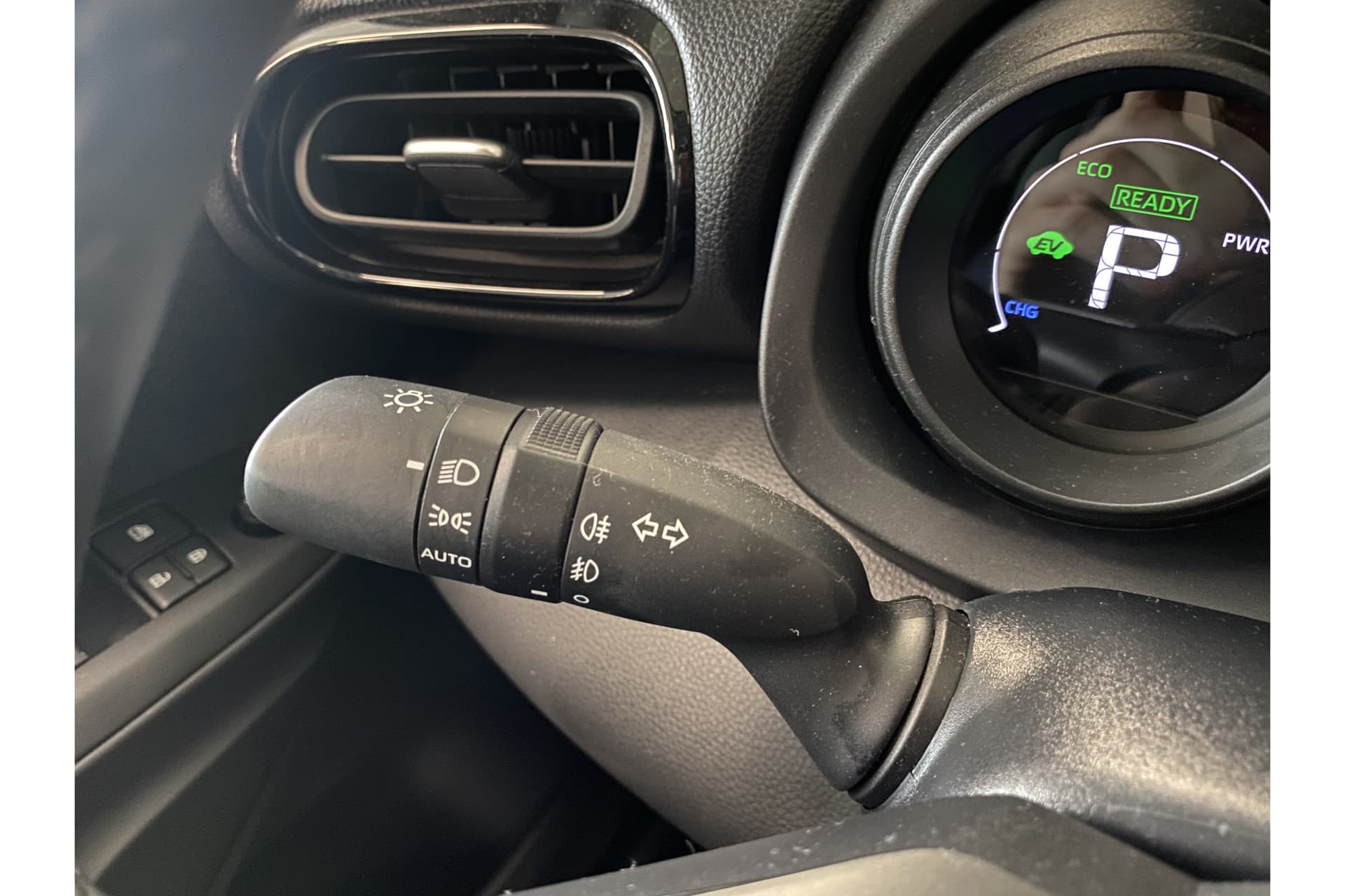 Toyota Yaris 1.5 Hybrid Dynamic thumbnail 15