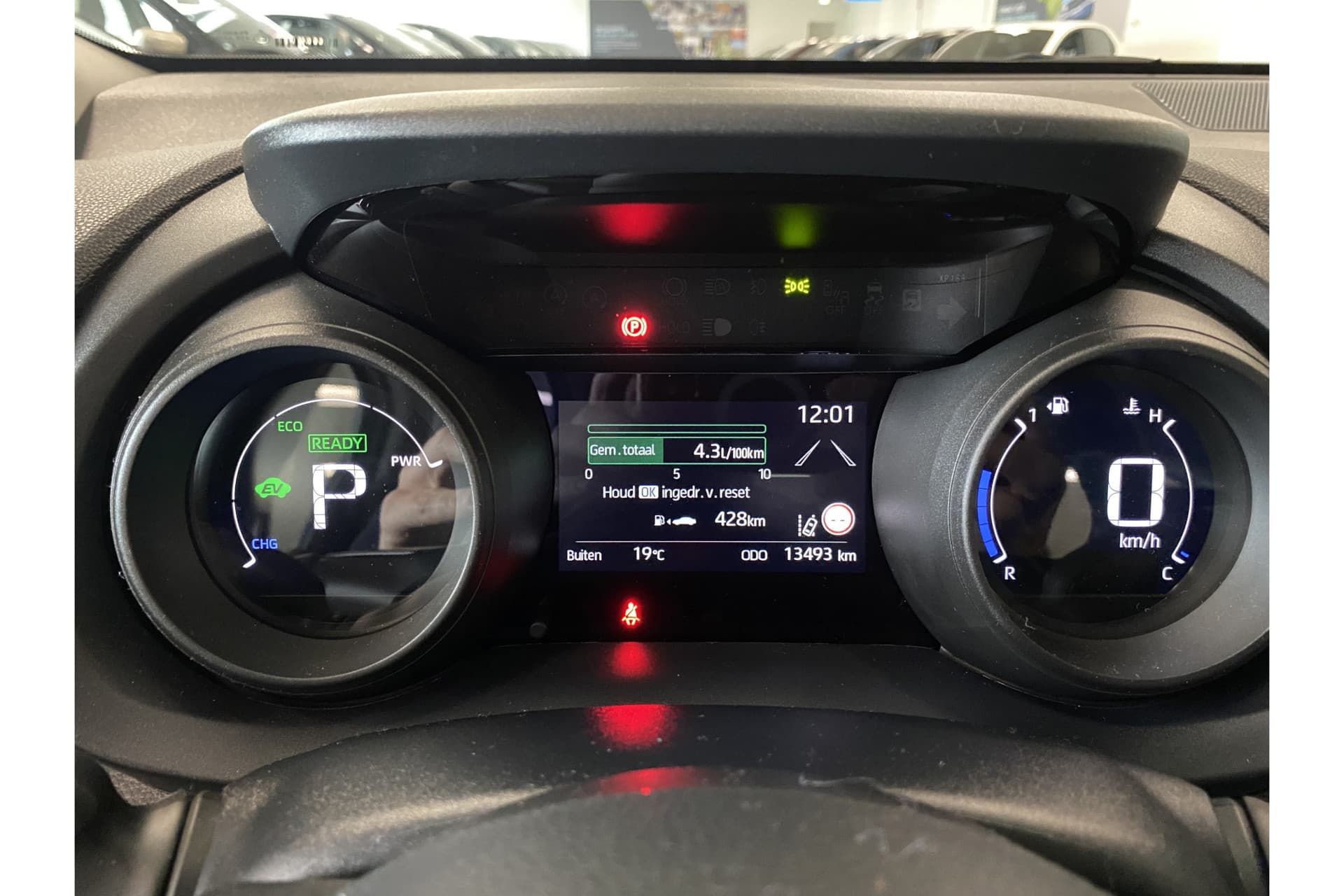Toyota Yaris 1.5 Hybrid Dynamic thumbnail 17