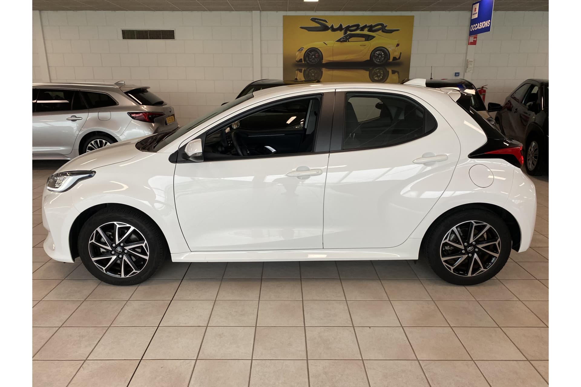 Toyota Yaris 1.5 Hybrid Dynamic thumbnail 2