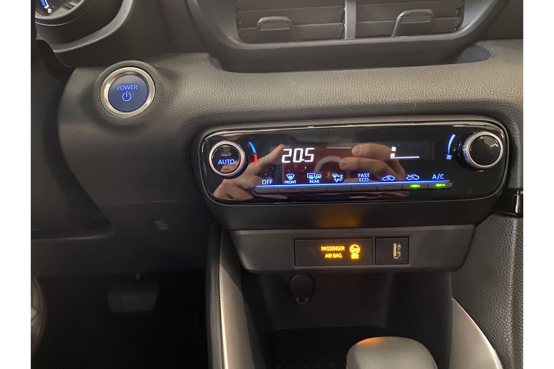 Toyota Yaris 1.5 Hybrid Dynamic thumbnail 22