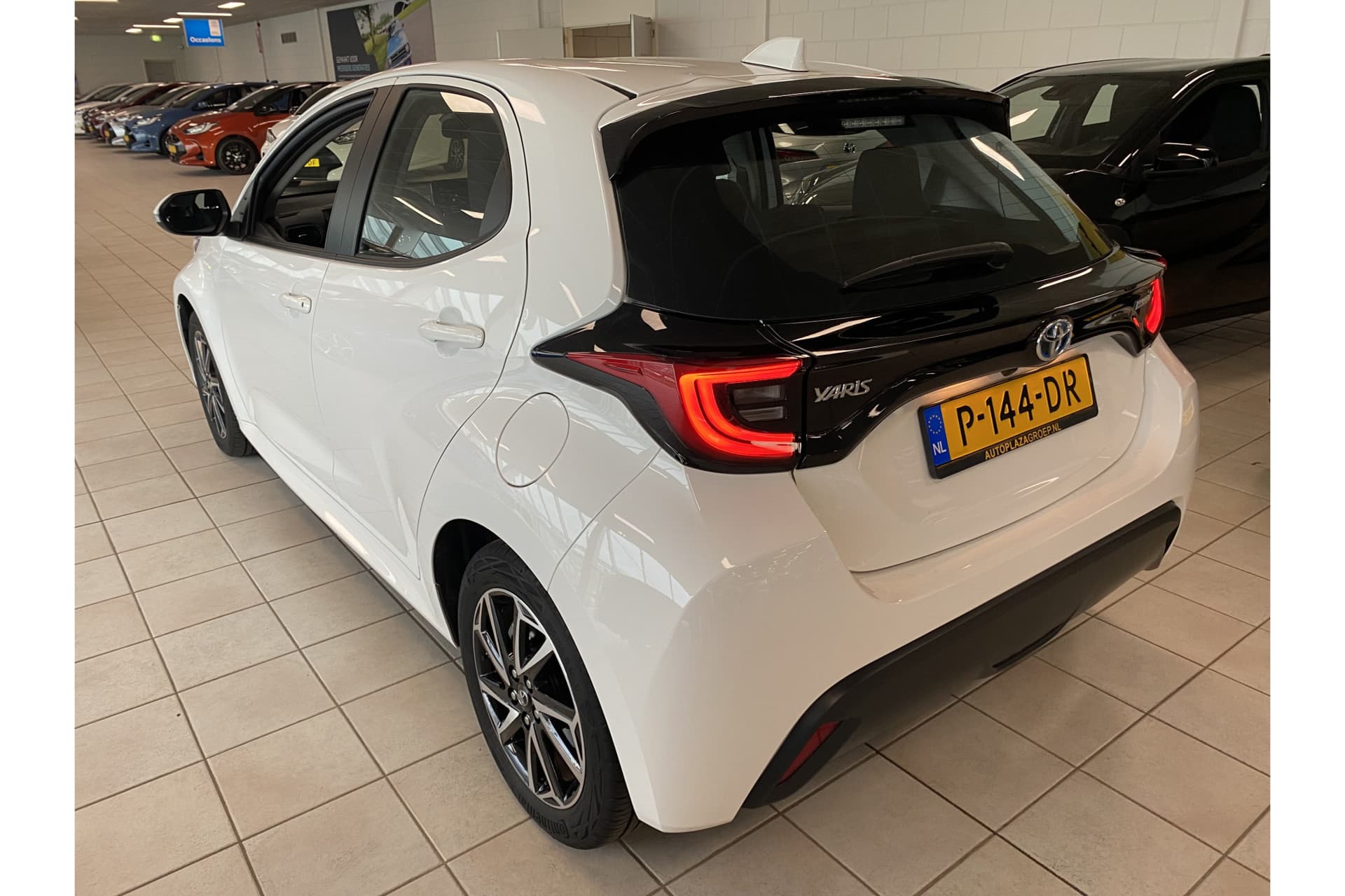 Toyota Yaris 1.5 Hybrid Dynamic thumbnail 3