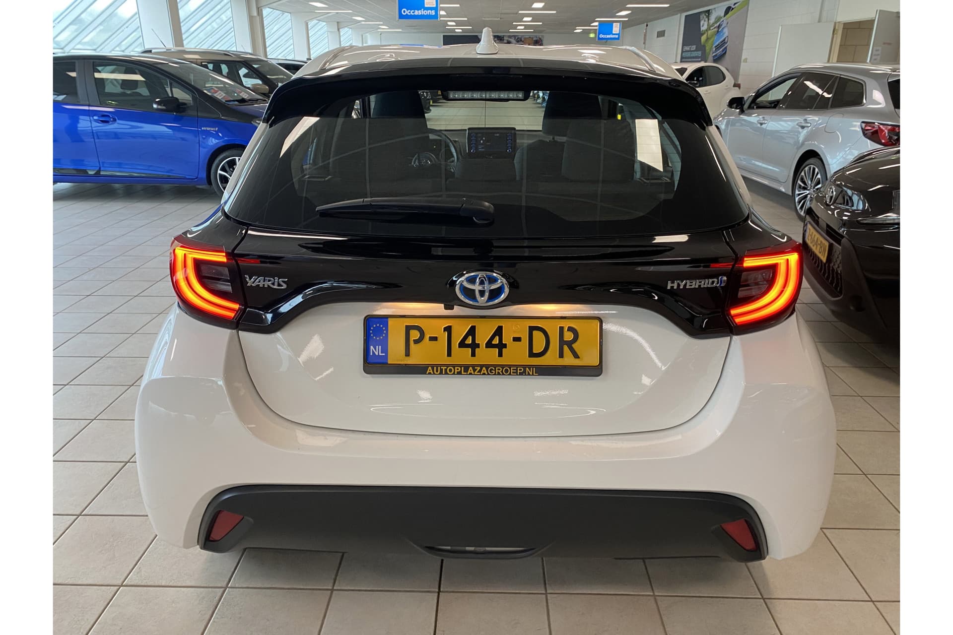 Toyota Yaris 1.5 Hybrid Dynamic thumbnail 4