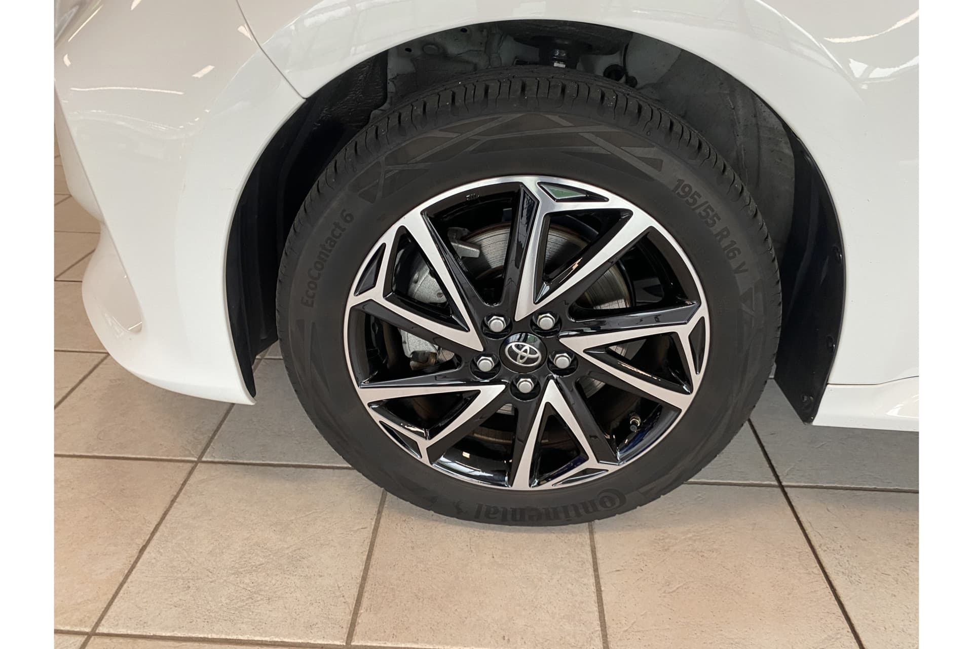 Toyota Yaris 1.5 Hybrid Dynamic thumbnail 9