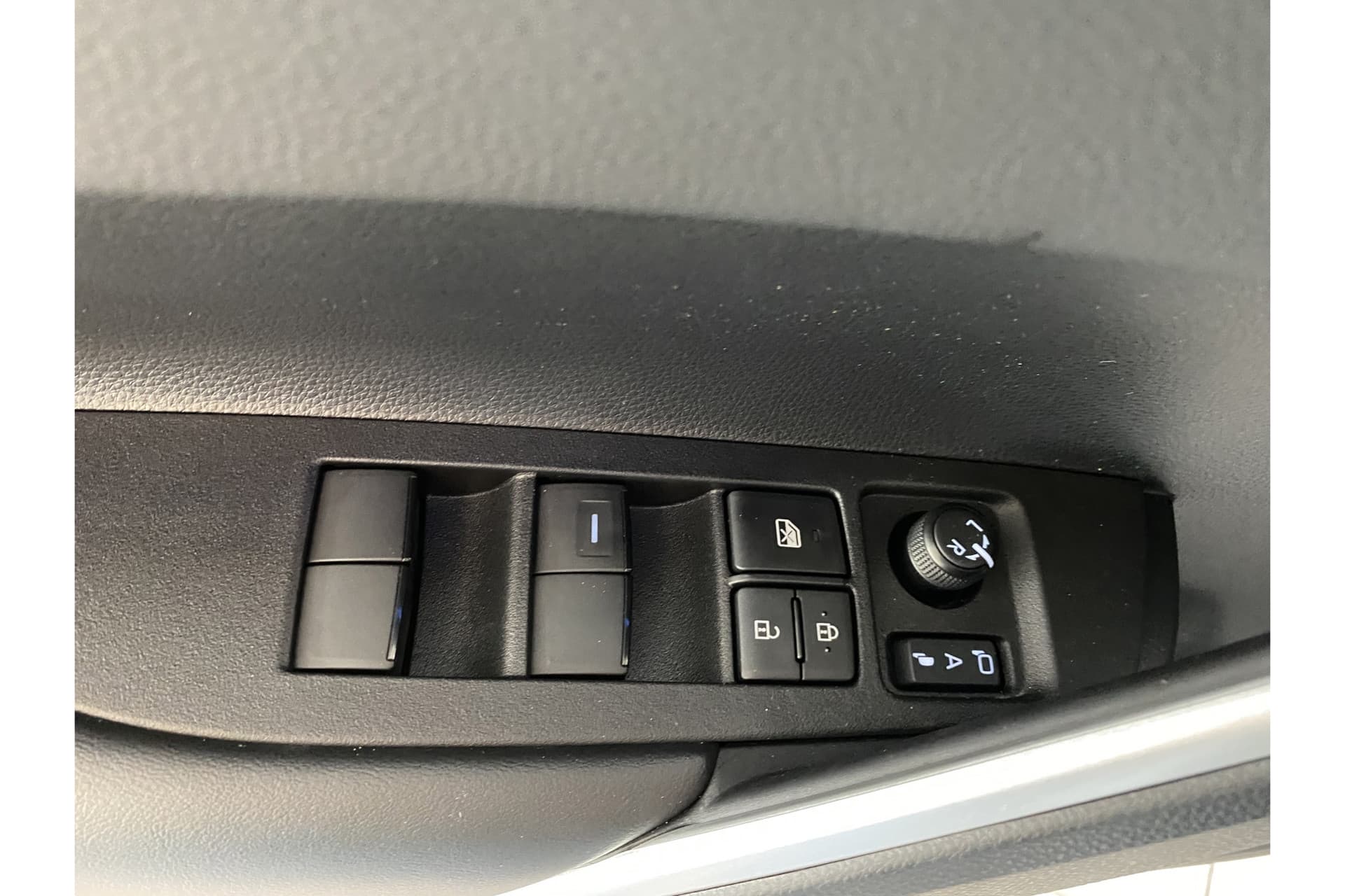 Toyota Corolla Cross Hybrid 140 Style thumbnail 23