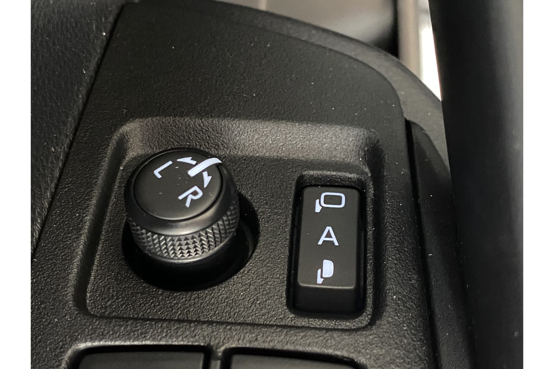 Toyota Corolla Cross Hybrid 140 Style thumbnail 28