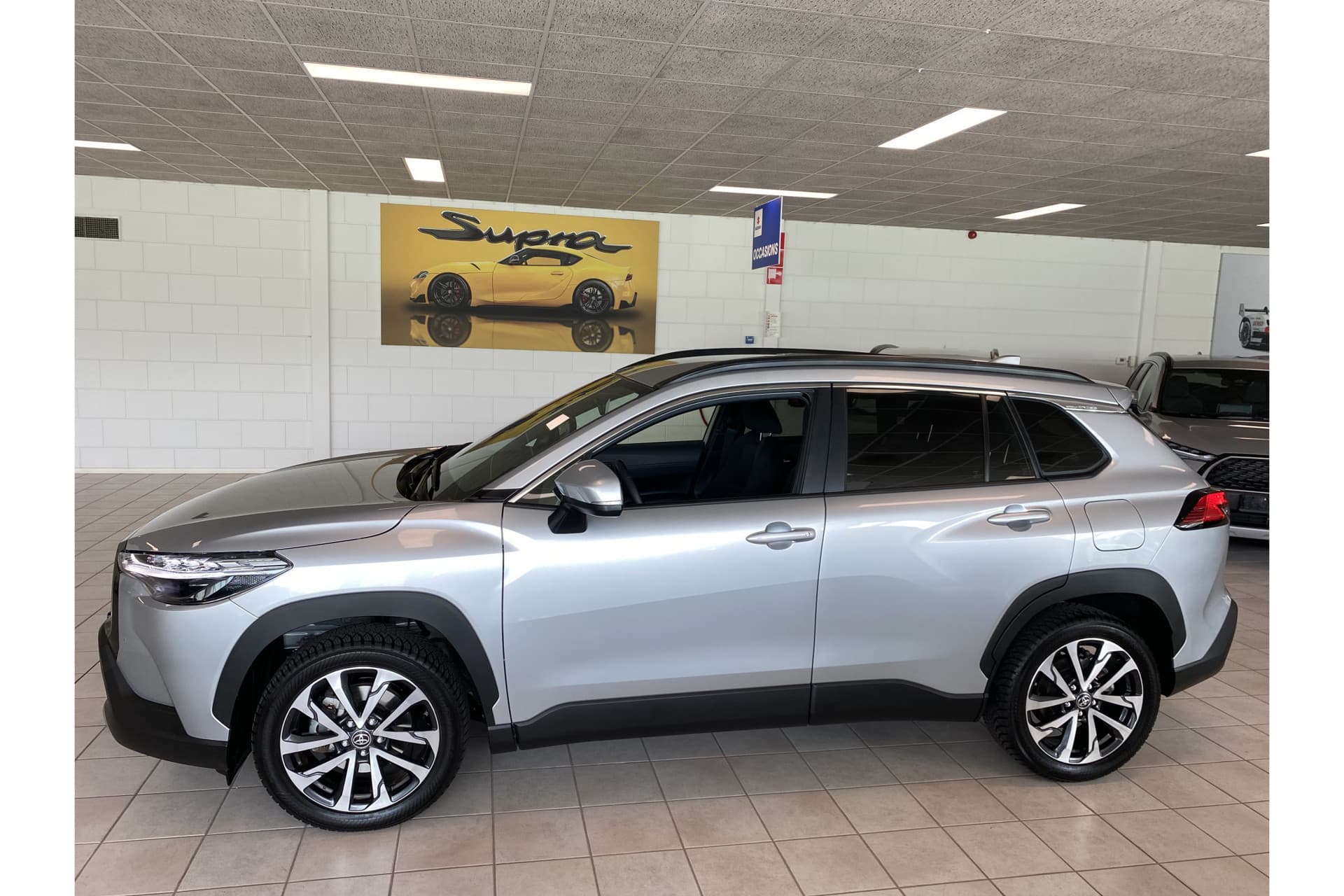 Toyota Corolla Cross Hybrid 140 Style thumbnail 3