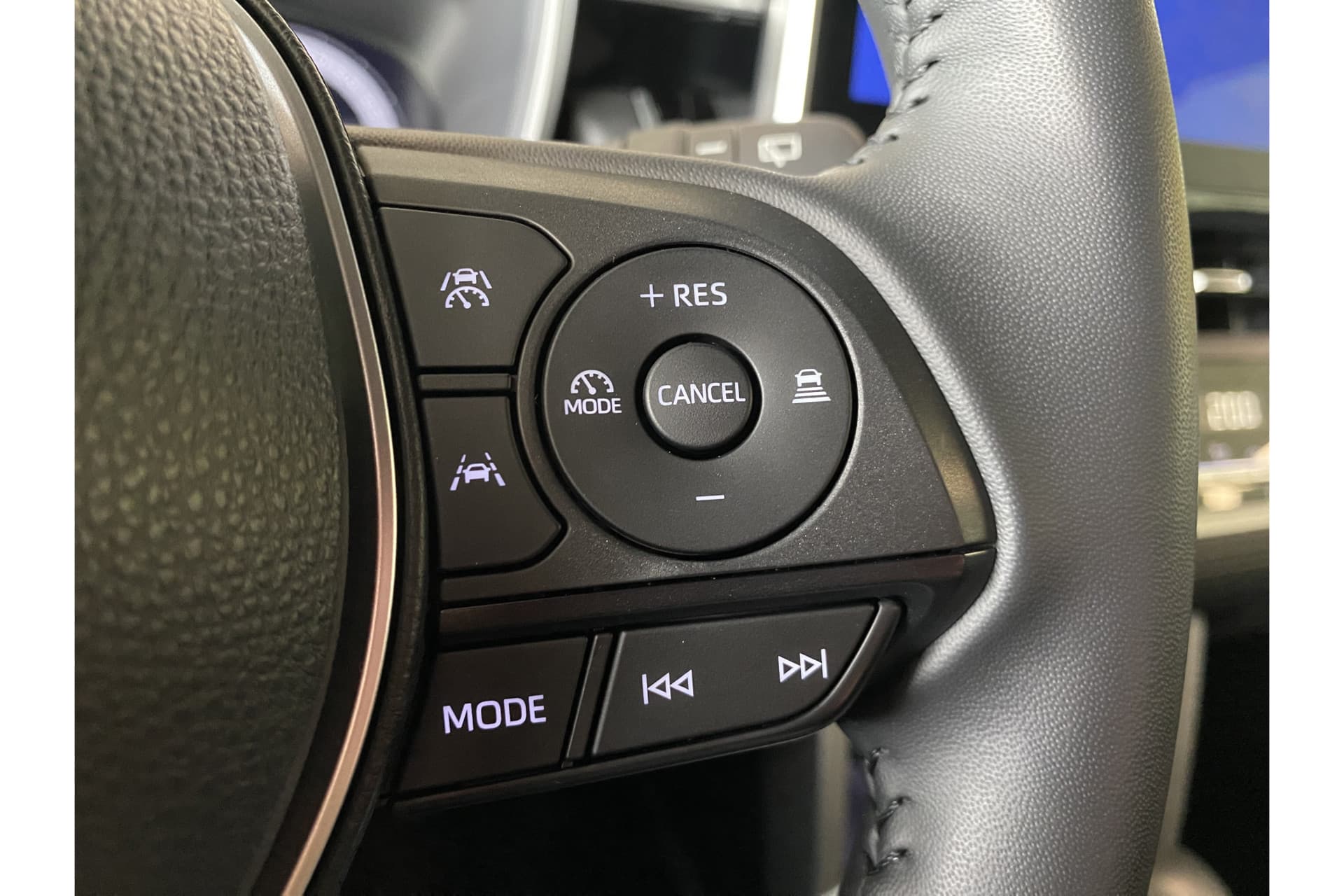 Toyota Corolla Cross Hybrid 140 Style thumbnail 36