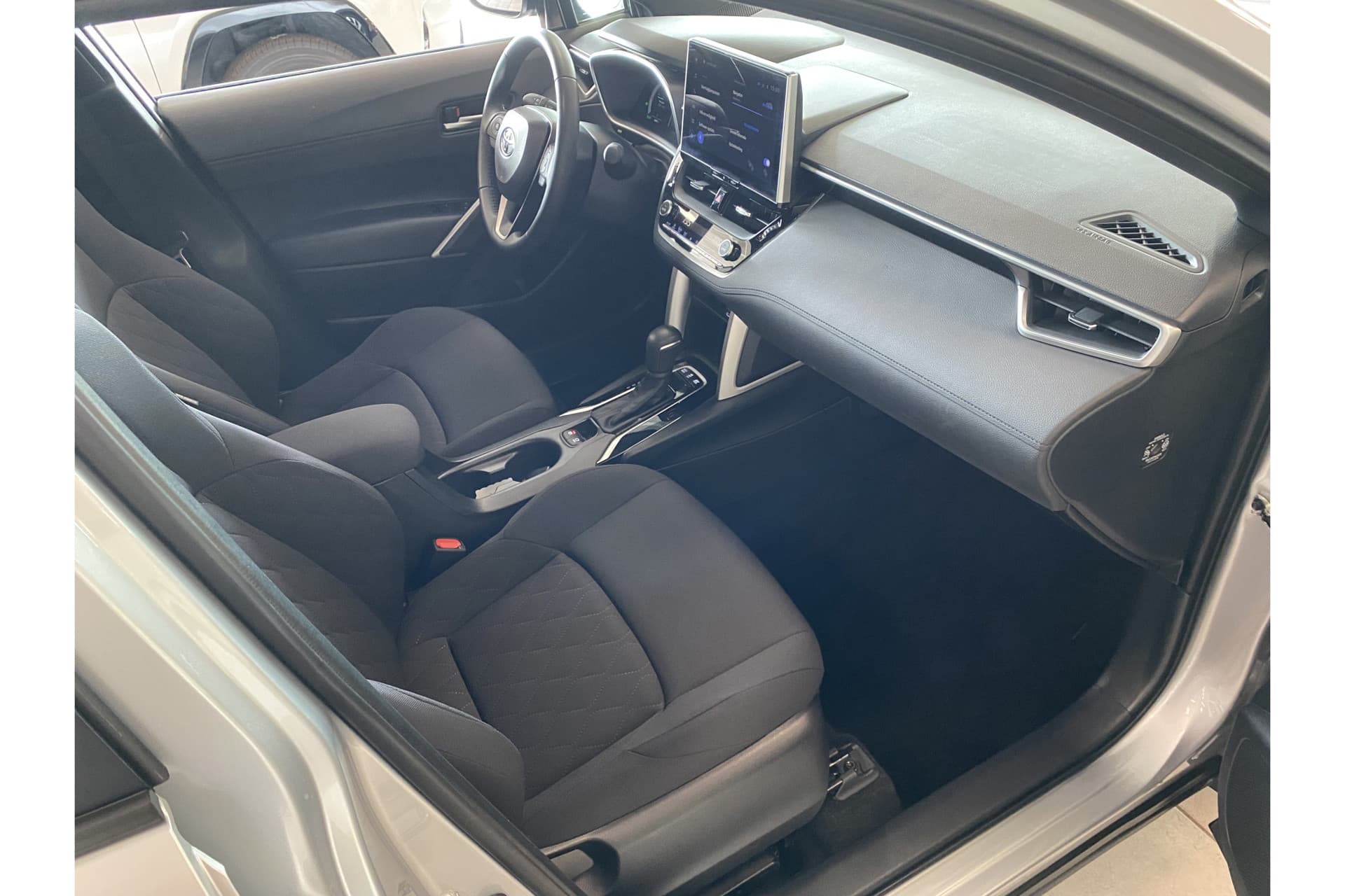 Toyota Corolla Cross Hybrid 140 Style thumbnail 6