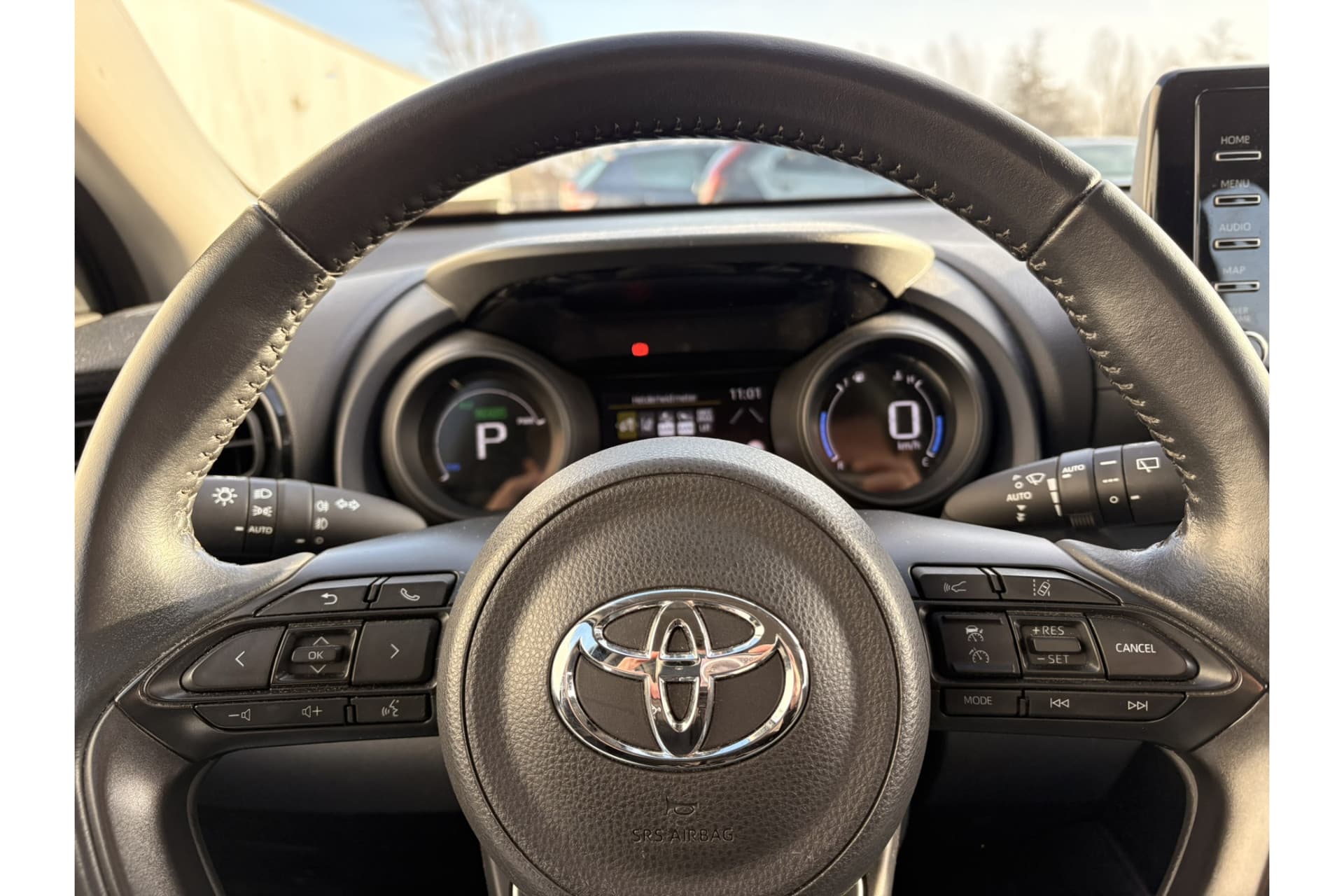 Toyota Yaris 1.5 Hybrid Dynamic thumbnail 10