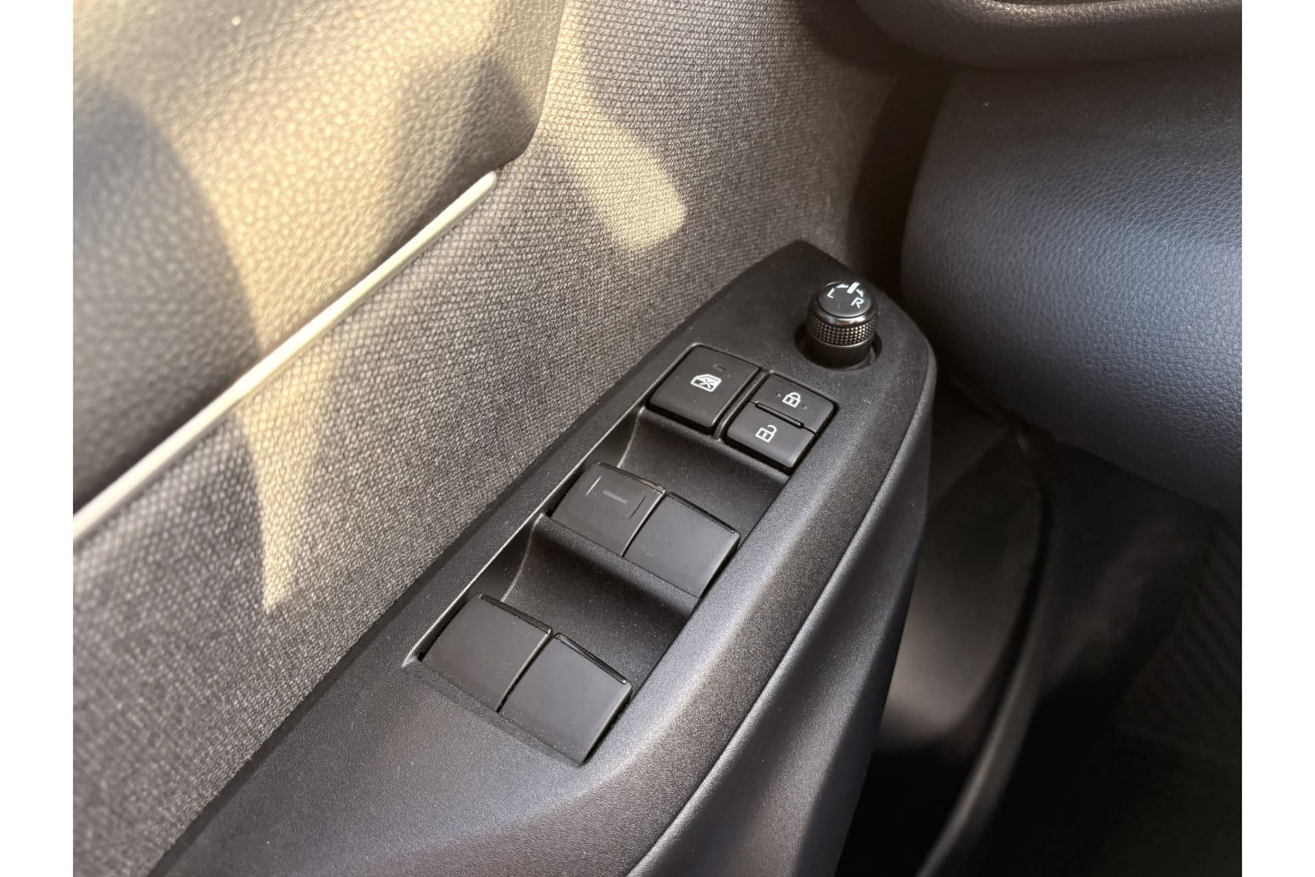 Toyota Yaris 1.5 Hybrid Dynamic thumbnail 11