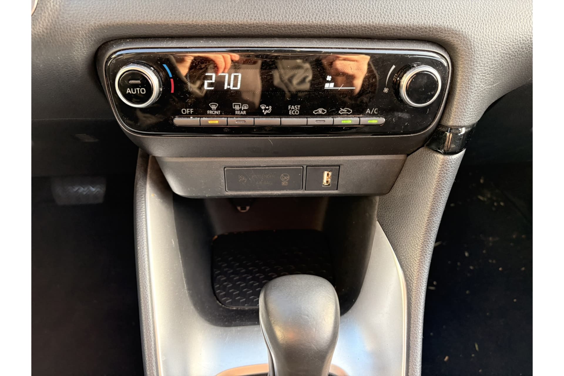 Toyota Yaris 1.5 Hybrid Dynamic thumbnail 13