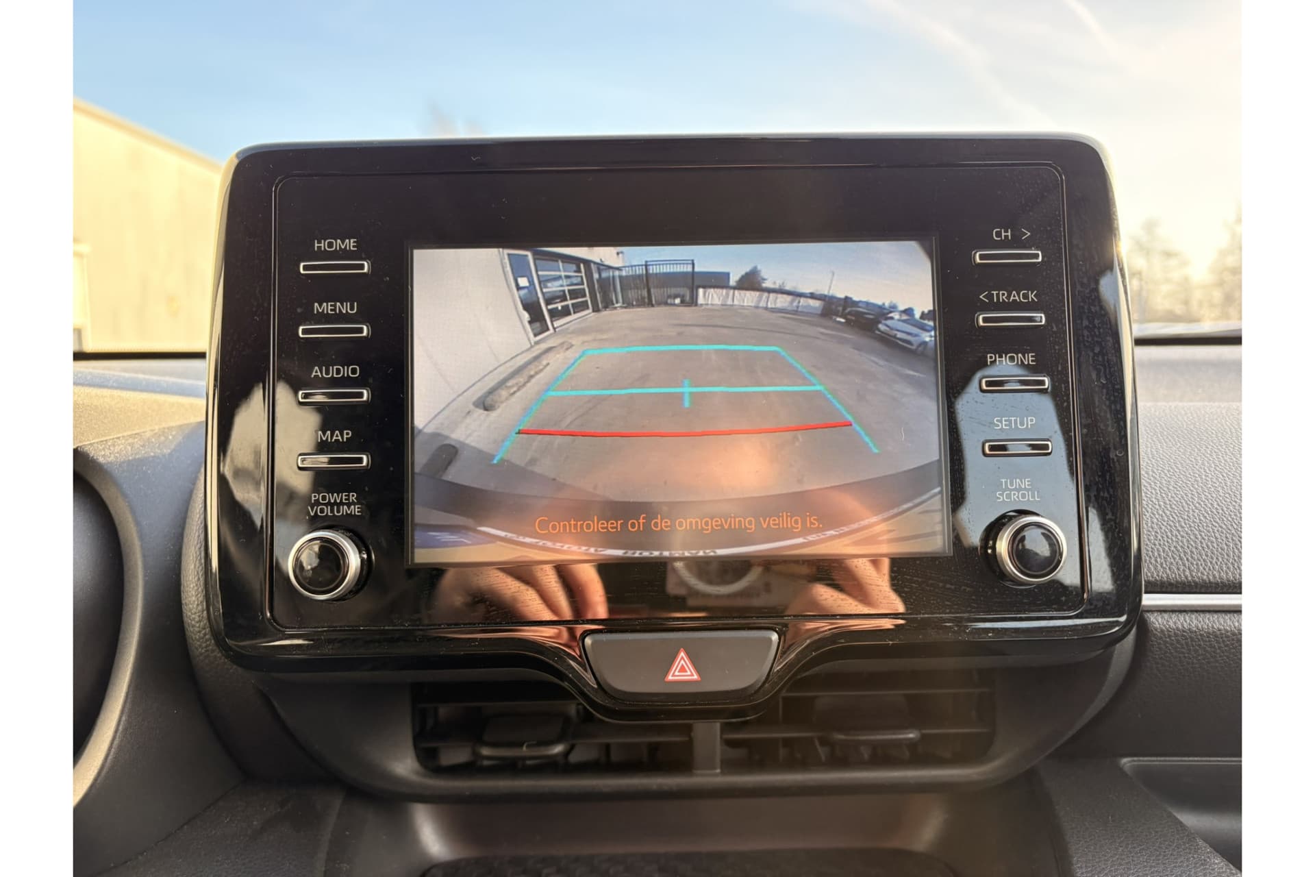 Toyota Yaris 1.5 Hybrid Dynamic thumbnail 2