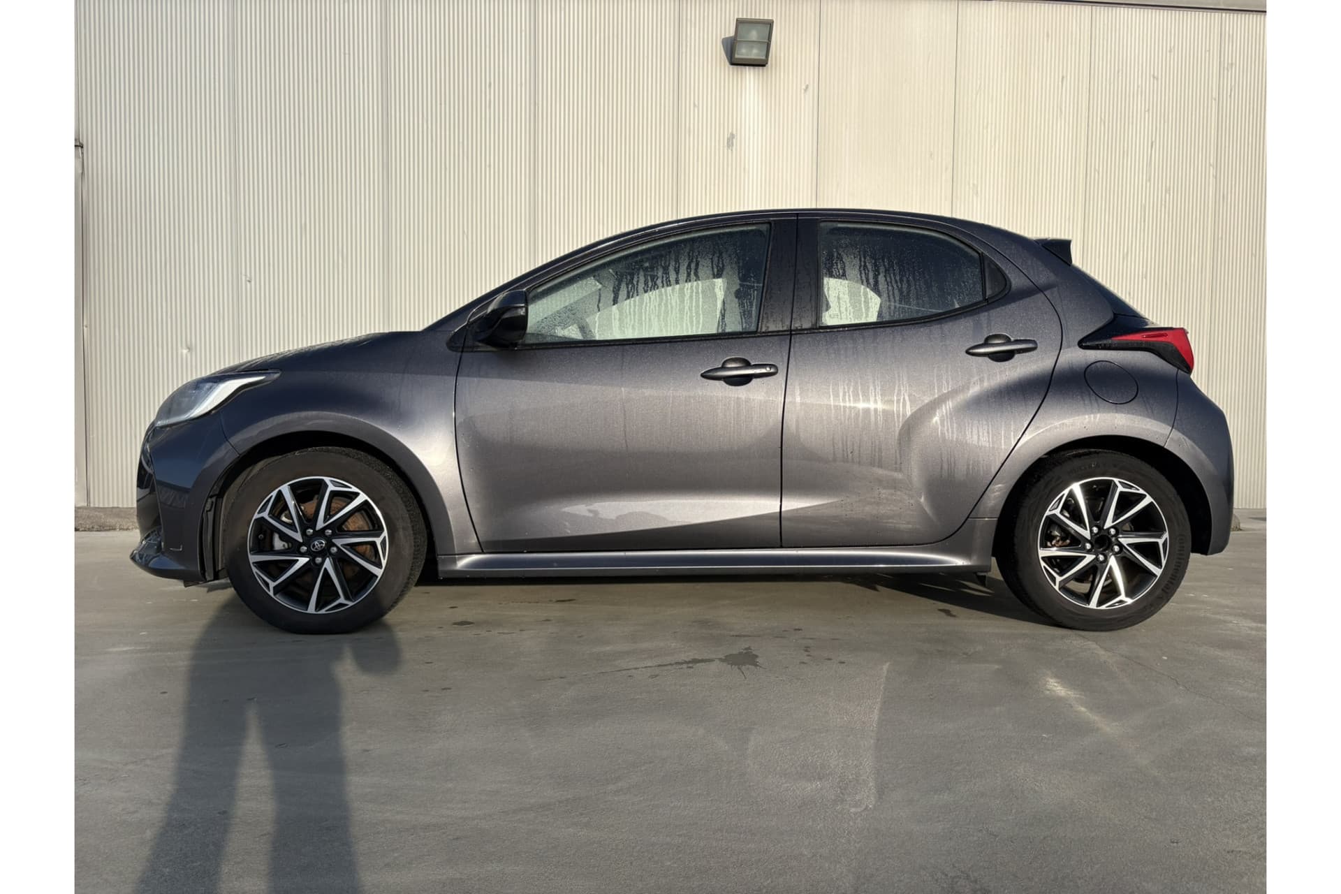 Toyota Yaris 1.5 Hybrid Dynamic thumbnail 3