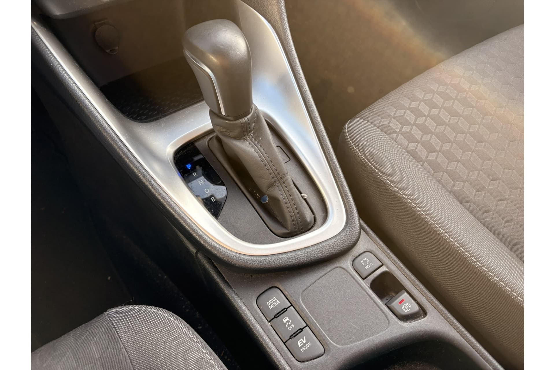 Toyota Yaris 1.5 Hybrid Dynamic thumbnail 4