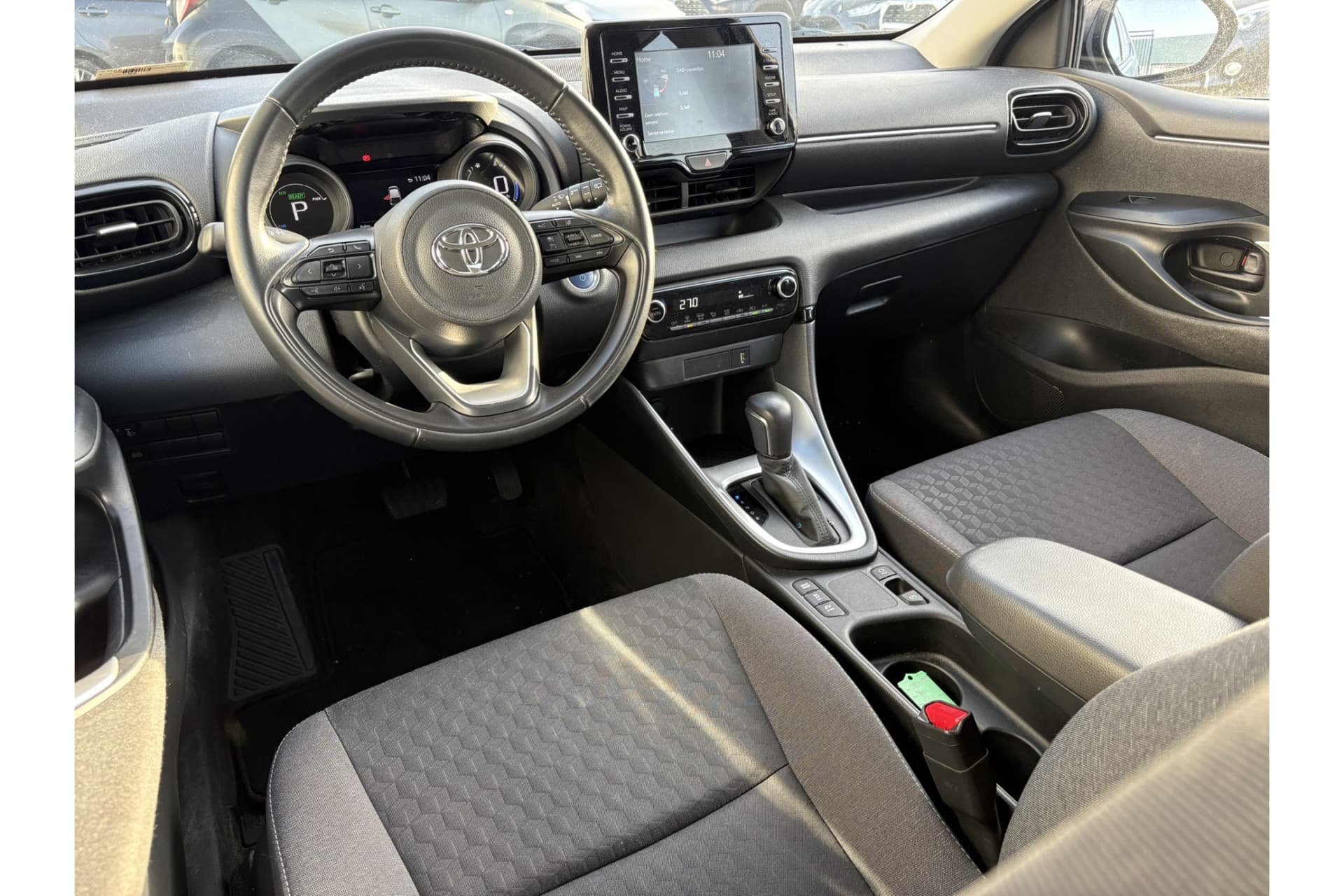 Toyota Yaris 1.5 Hybrid Dynamic thumbnail 6