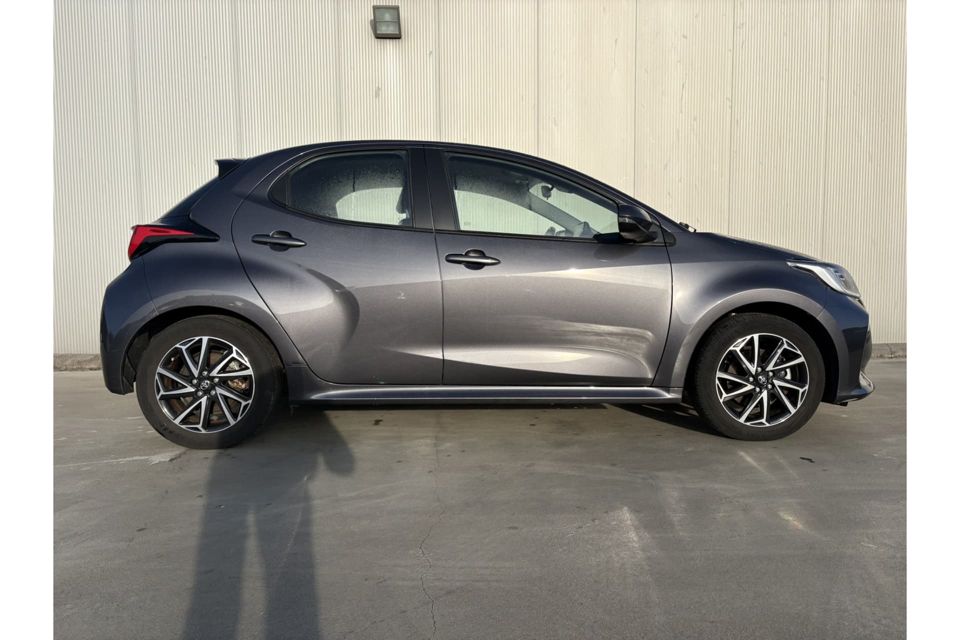 Toyota Yaris 1.5 Hybrid Dynamic thumbnail 7